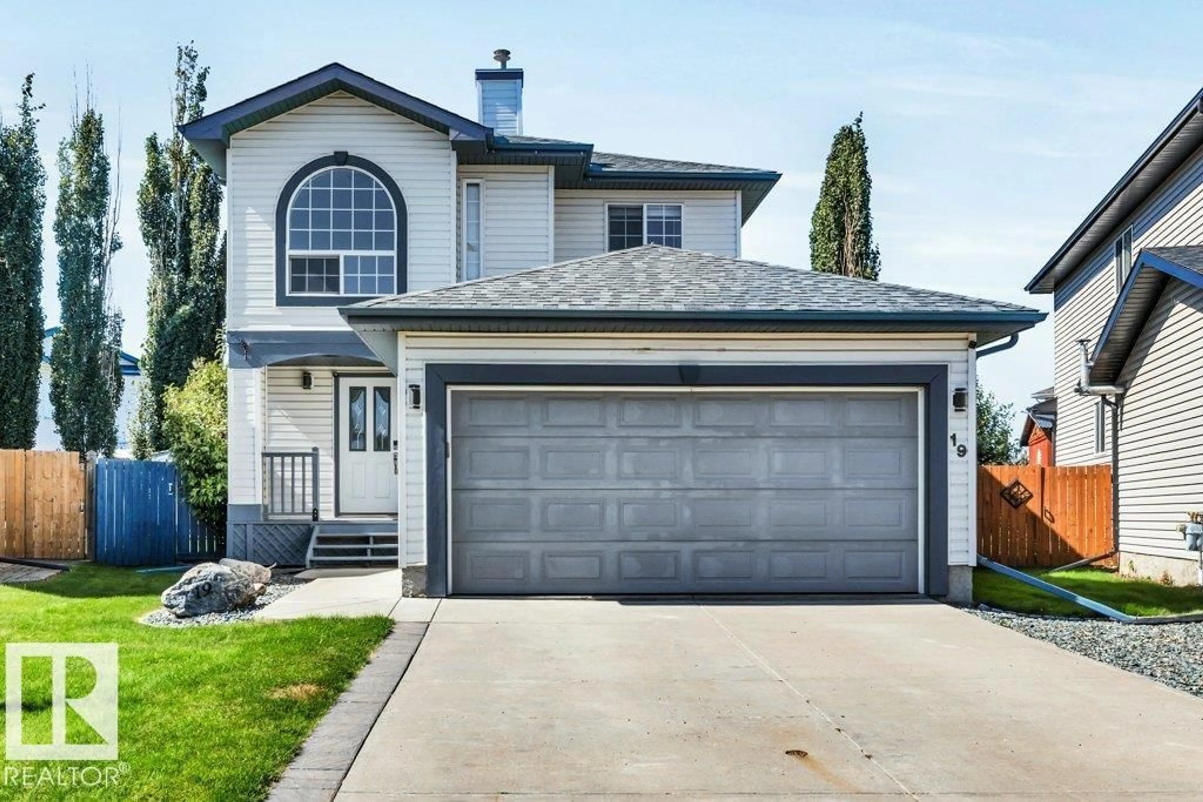 Home with vinyl exterior material, street for 19 LEYLAND, Spruce Grove Alberta T7X4P1