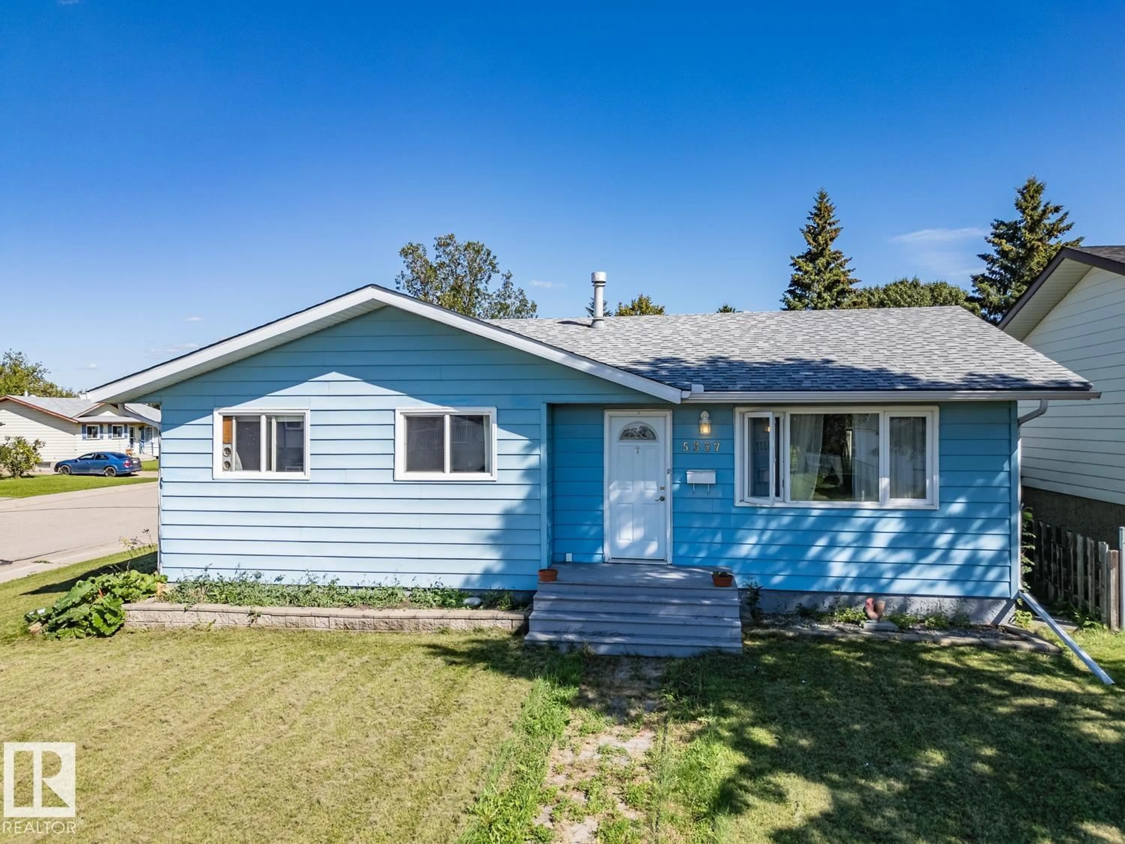 Home with vinyl exterior material, street for N - 5337 47 ST, Bruderheim Alberta T0B0S0