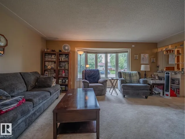NW - 16706 80 AV, Edmonton 4