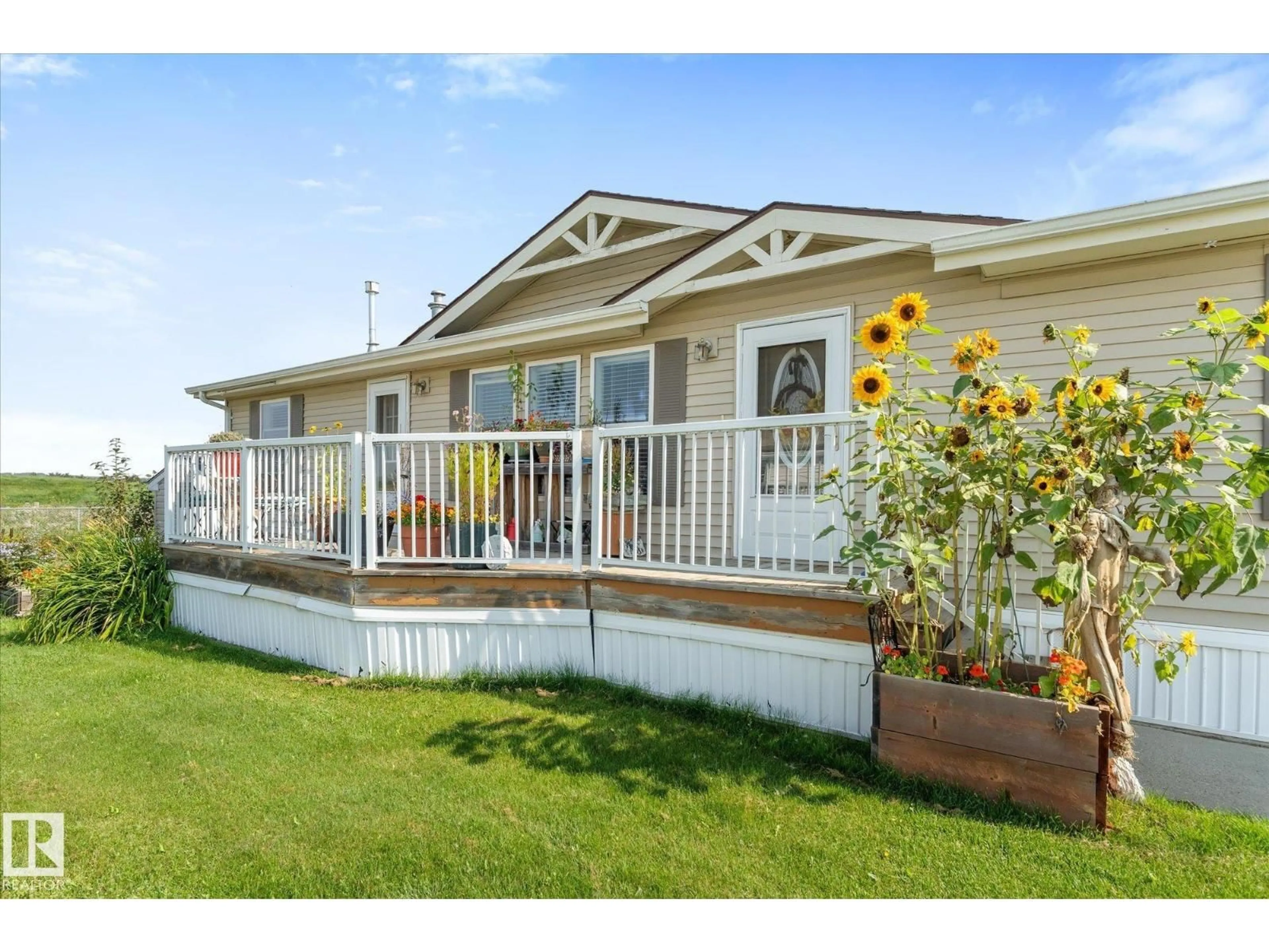 Home with vinyl exterior material, water/lake/river/ocean view for 53222 - 1242 RANGE ROAD 272, Rural Parkland County Alberta T7X4K4
