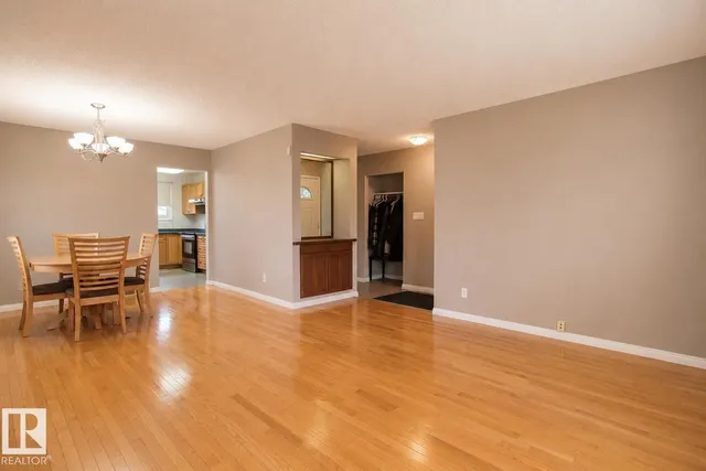 882 KNOTTWOOD RD S, Edmonton 3
