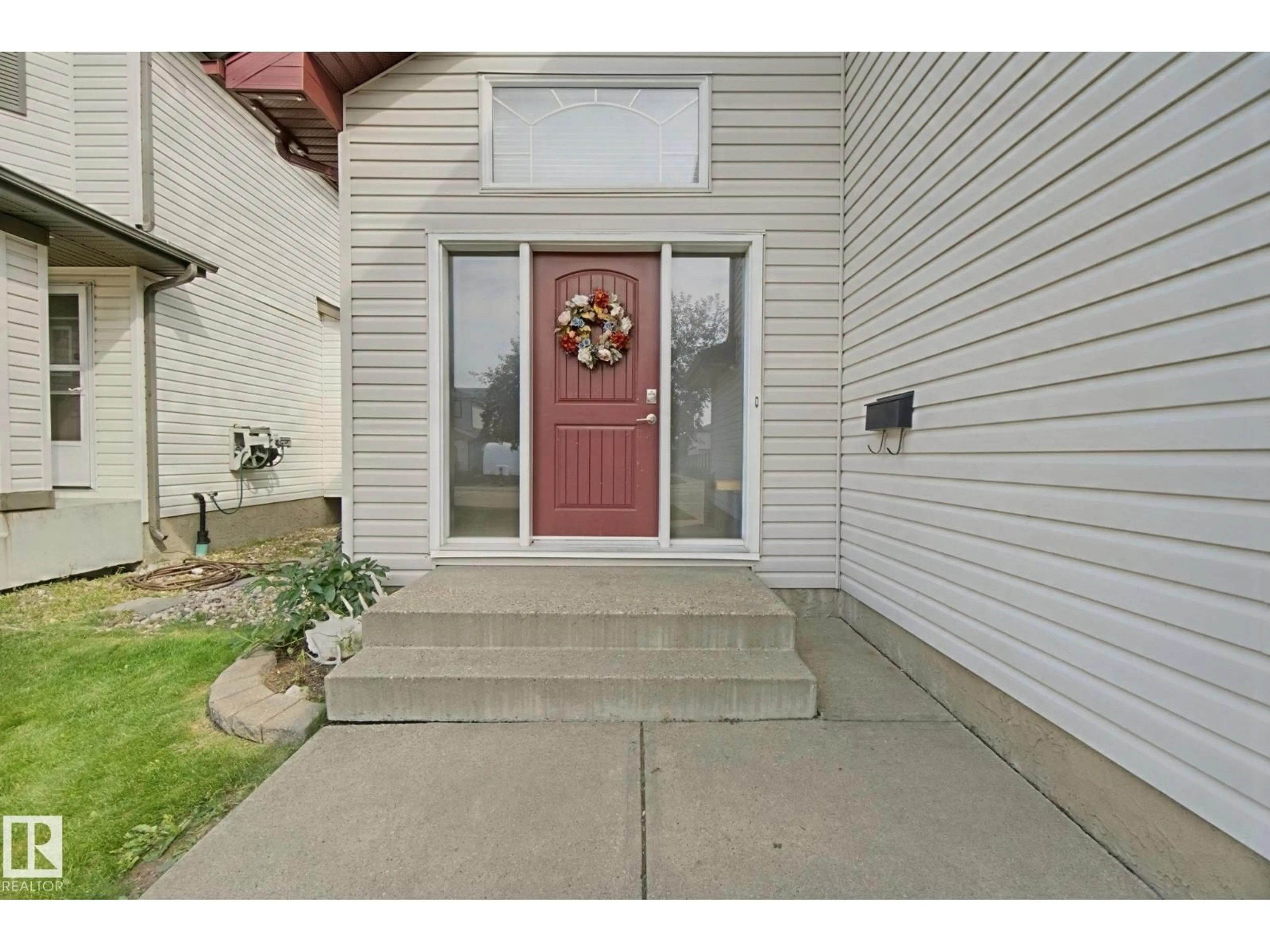 Indoor entryway for 64 ORCHID CR, Sherwood Park Alberta T8H2E4