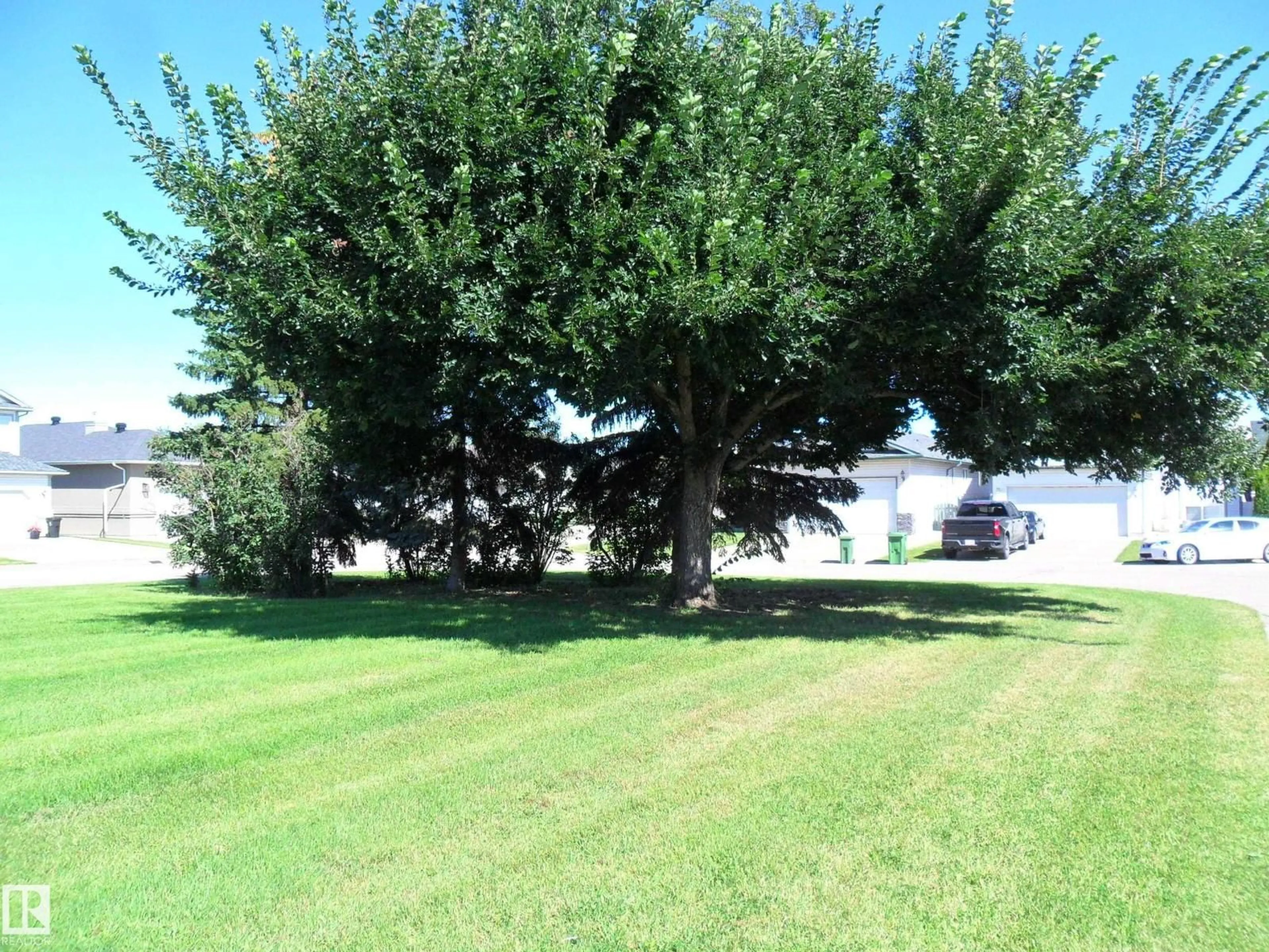 A pic from outside/outdoor area/front of a property/back of a property/a pic from drone, unknown for 28 BRIDGEVIEW CR, Fort Saskatchewan Alberta T8L2E5