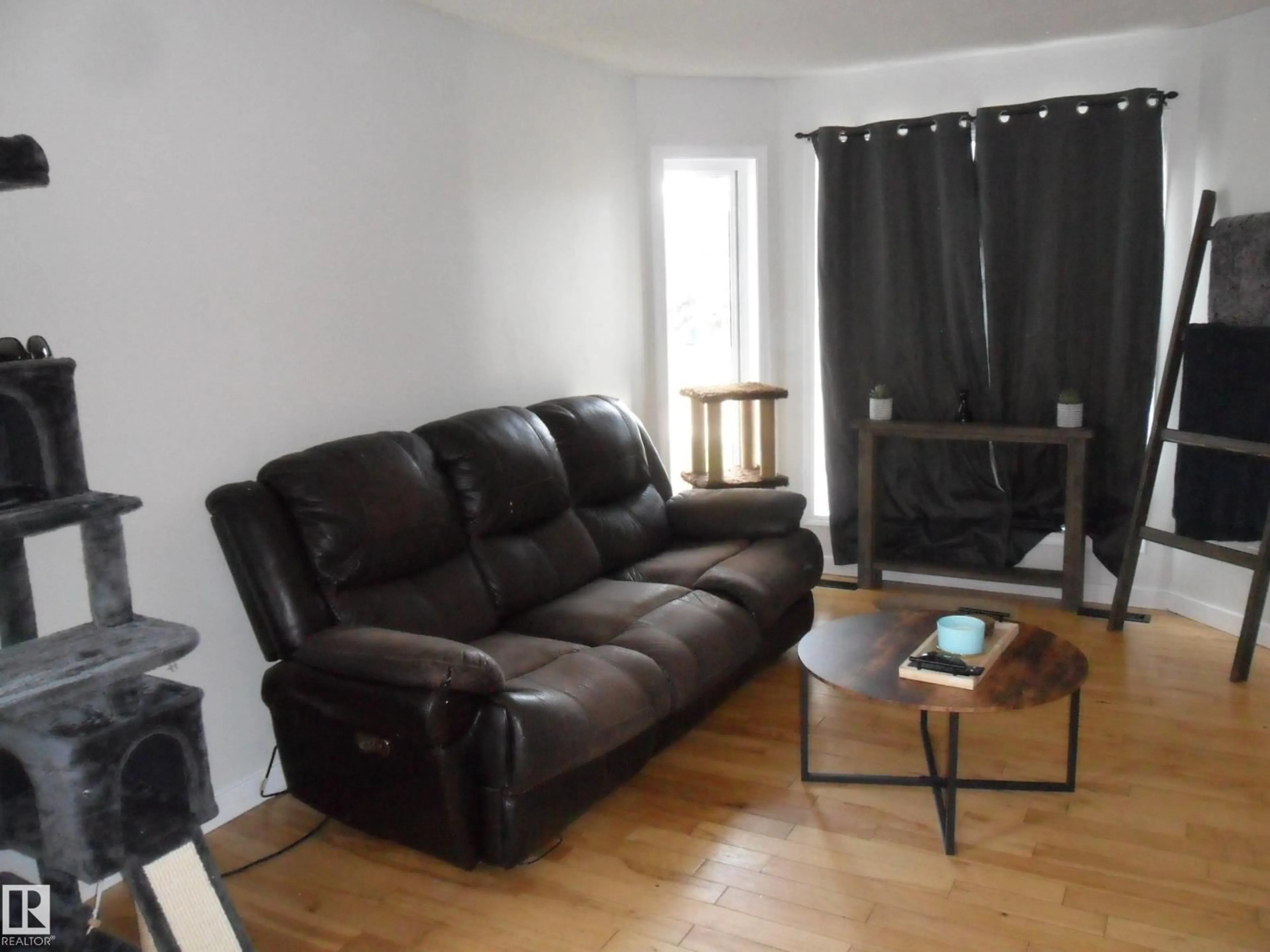 Living room with furniture, unknown for 28 BRIDGEVIEW CR, Fort Saskatchewan Alberta T8L2E5