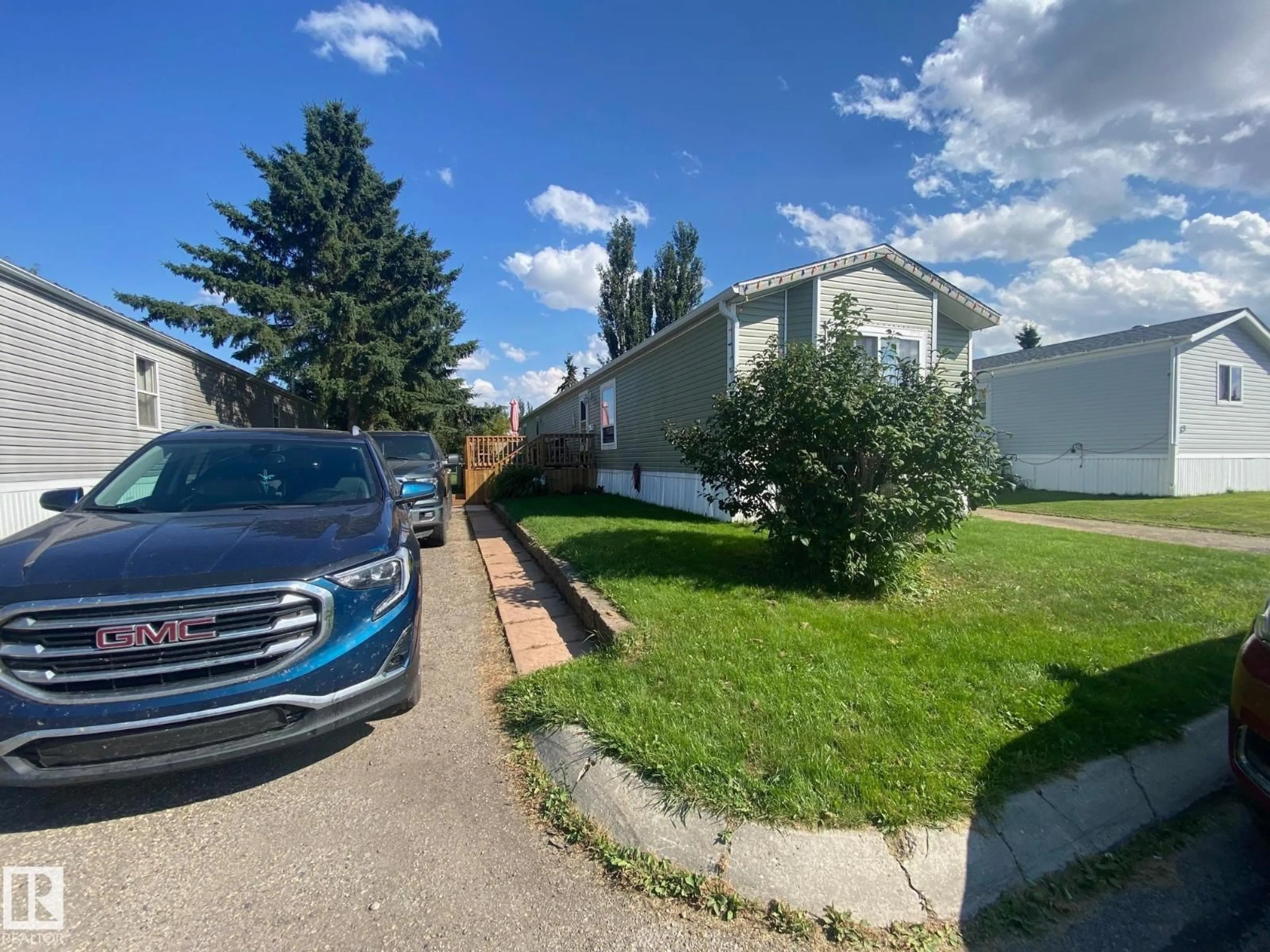 A pic from outside/outdoor area/front of a property/back of a property/a pic from drone, street for 70 4202 45 ST, Wetaskiwin Alberta T9A2L3