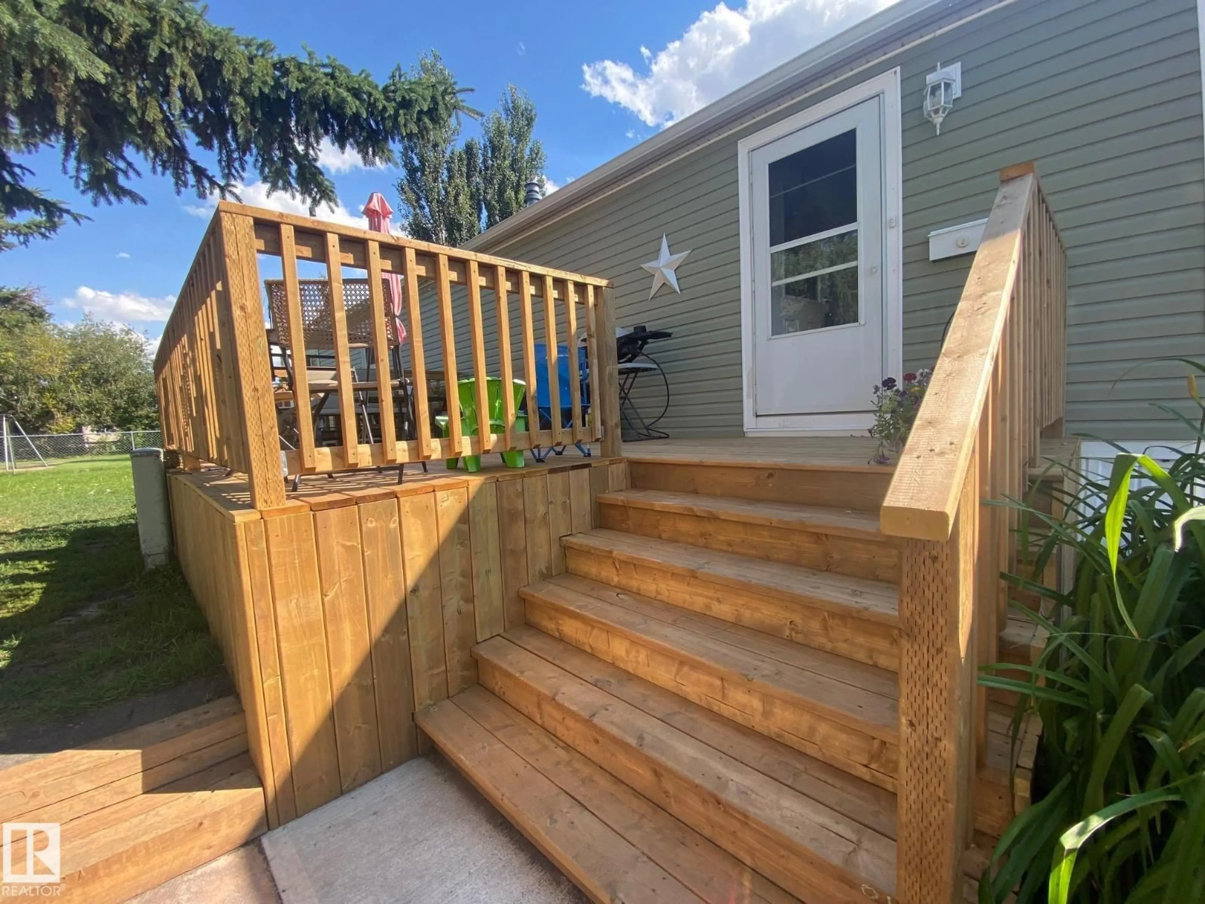 Stairs for 70 4202 45 ST, Wetaskiwin Alberta T9A2L3