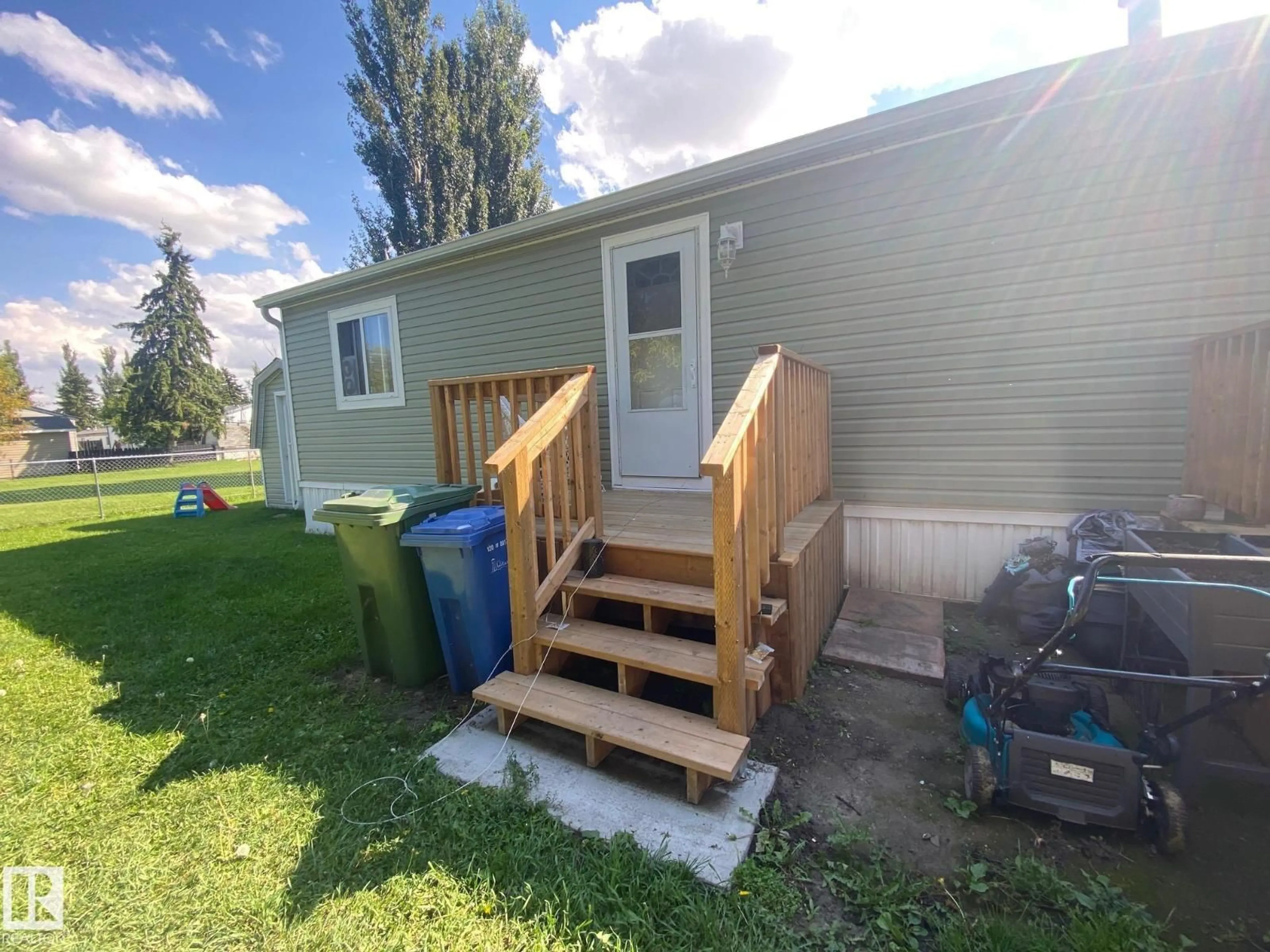 Shed for 70 4202 45 ST, Wetaskiwin Alberta T9A2L3