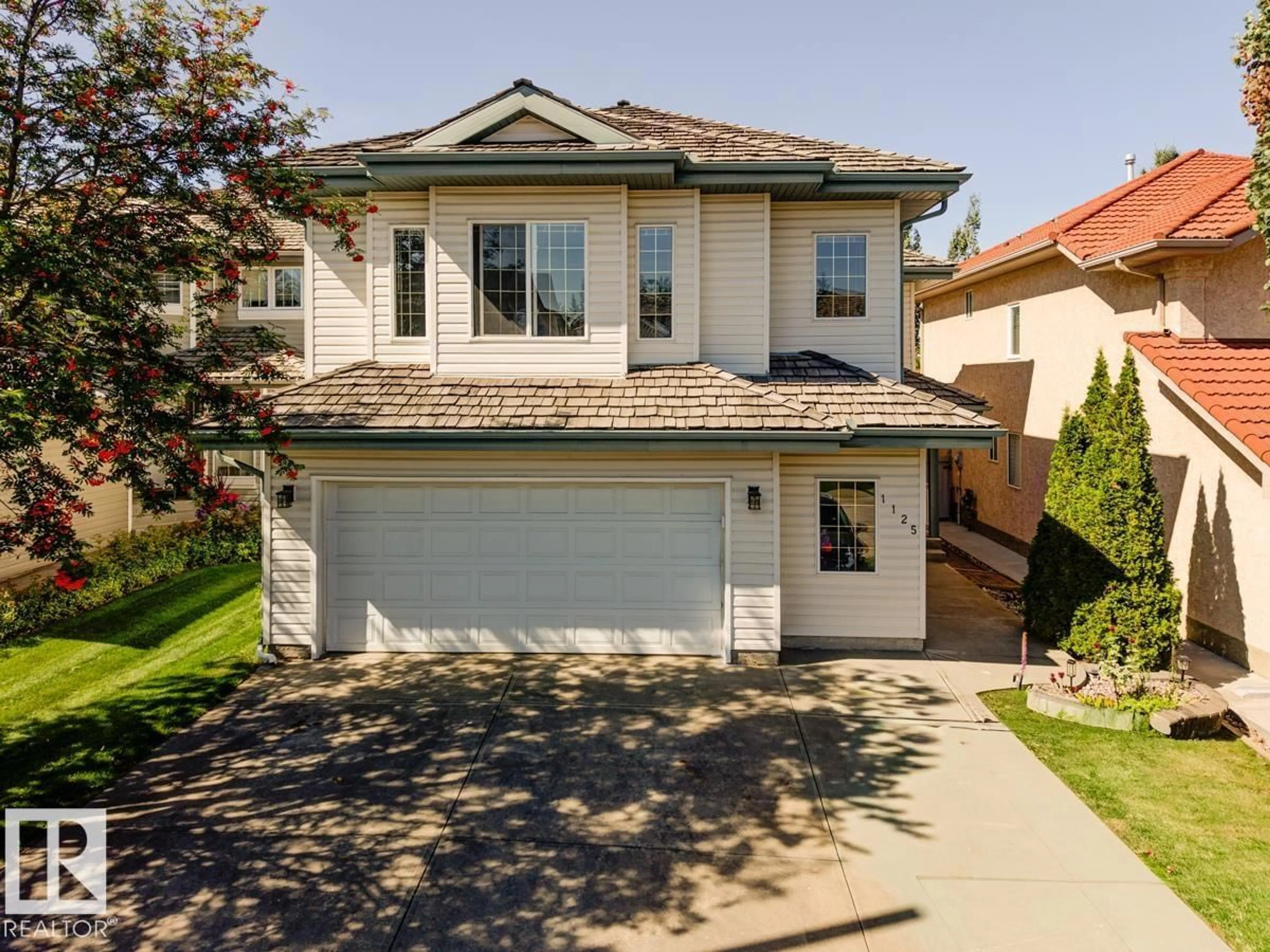 Home with vinyl exterior material, street for 1125 CARTER CREST RD, Edmonton Alberta T6R2N2