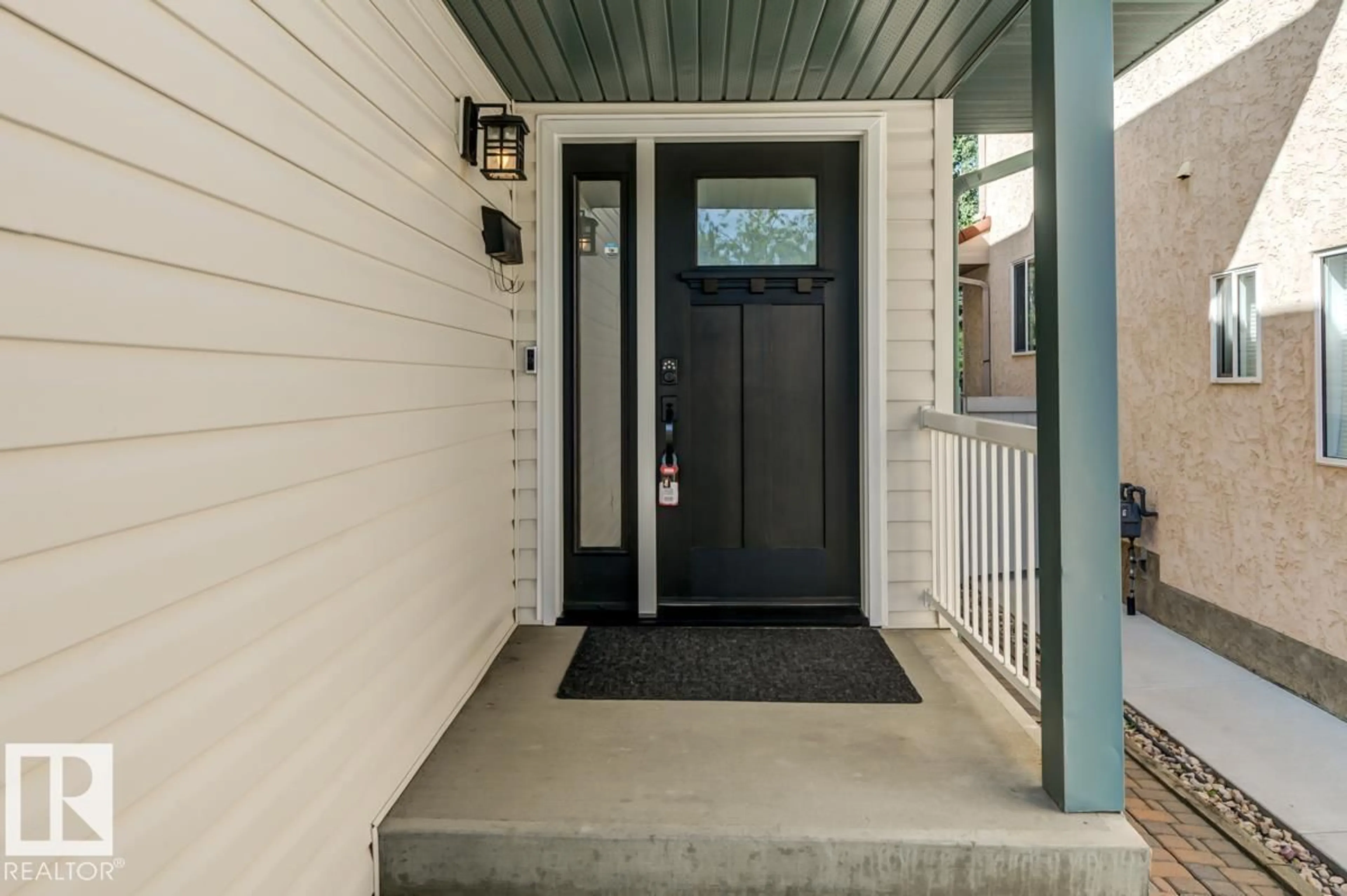 Indoor entryway for 1125 CARTER CREST RD, Edmonton Alberta T6R2N2