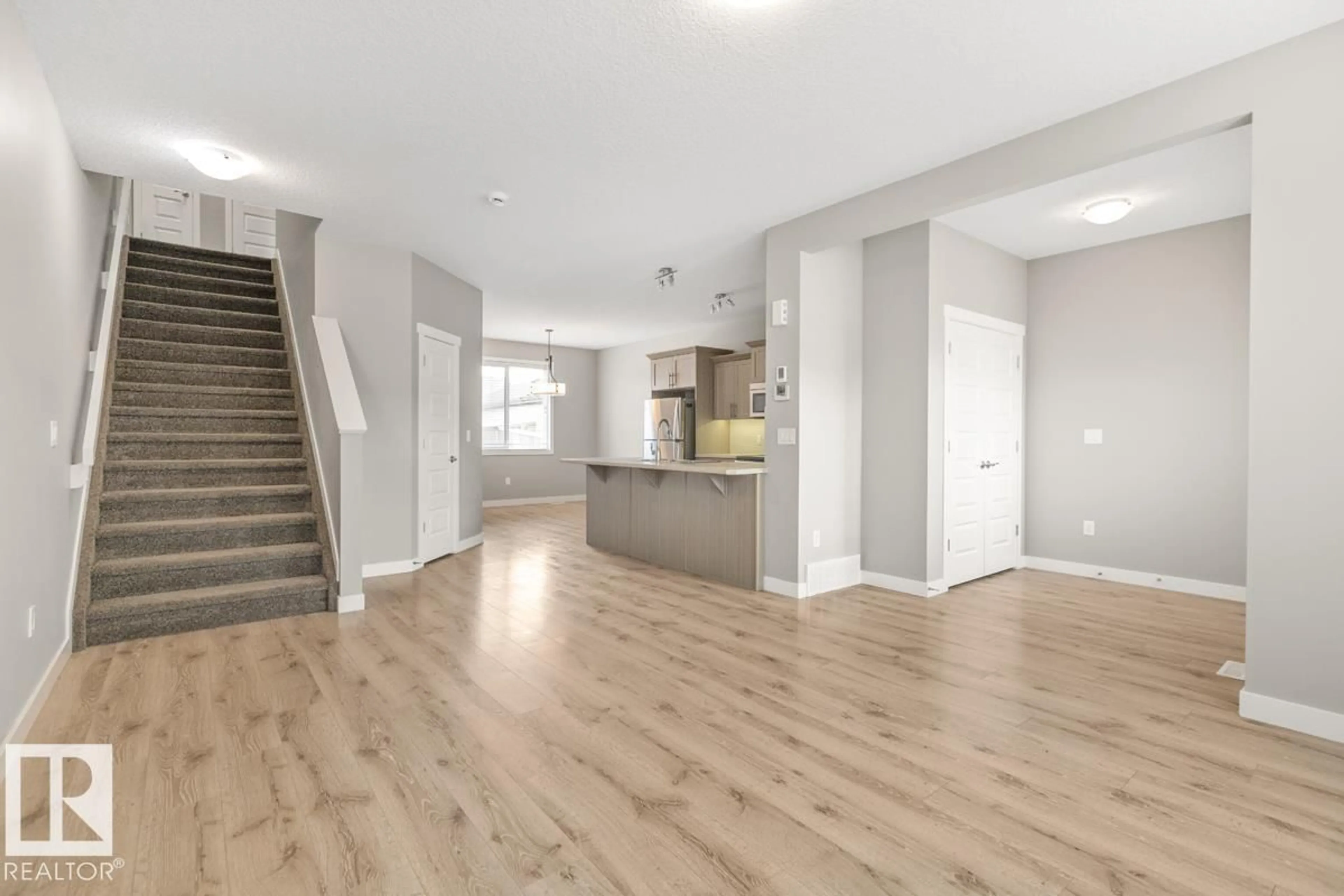 Open concept kitchen, unknown for 22 HOPE CM, Spruce Grove Alberta T7X3T3