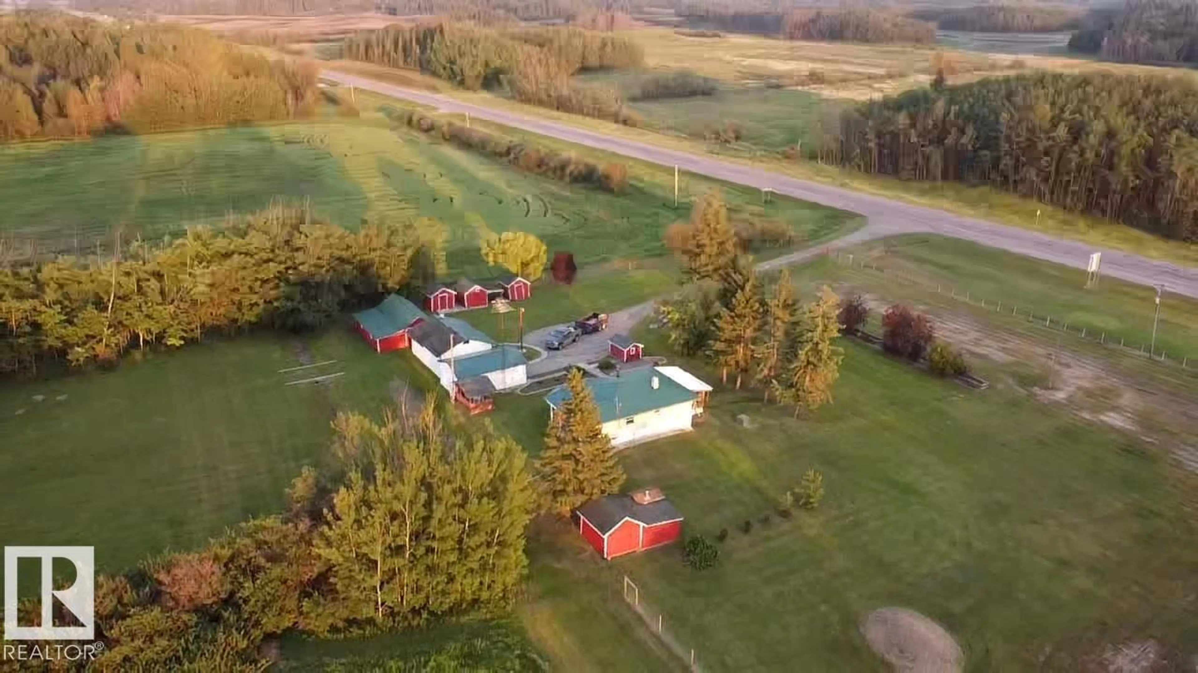 A pic from outside/outdoor area/front of a property/back of a property/a pic from drone, unknown for 12272 28 HI, Rural Smoky Lake County Alberta T0A3E0