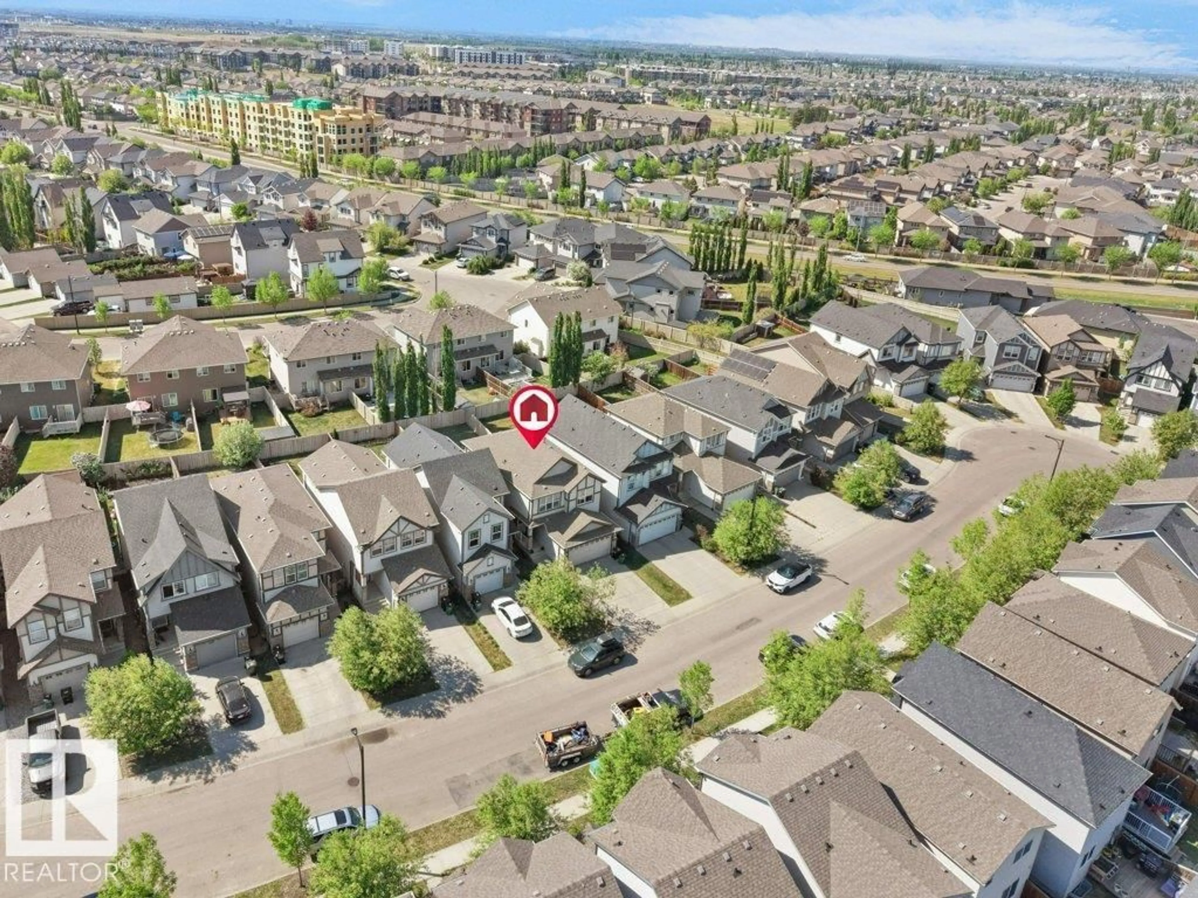 A pic from outside/outdoor area/front of a property/back of a property/a pic from drone, street for 3101 ARTHURS CR, Edmonton Alberta T6W2H7