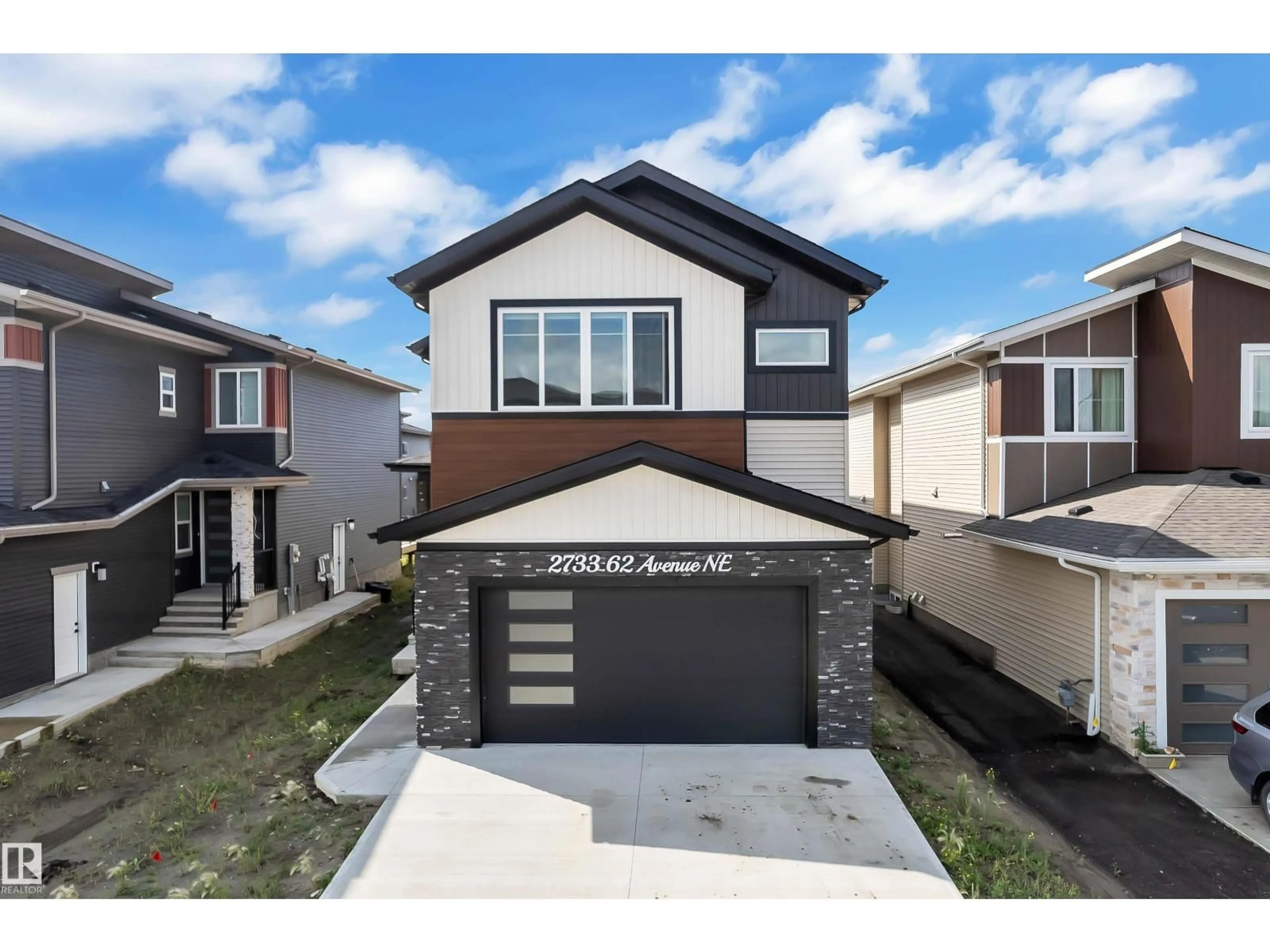 Home with vinyl exterior material, street for 2733 62 AV, Rural Leduc County Alberta T4X3A5