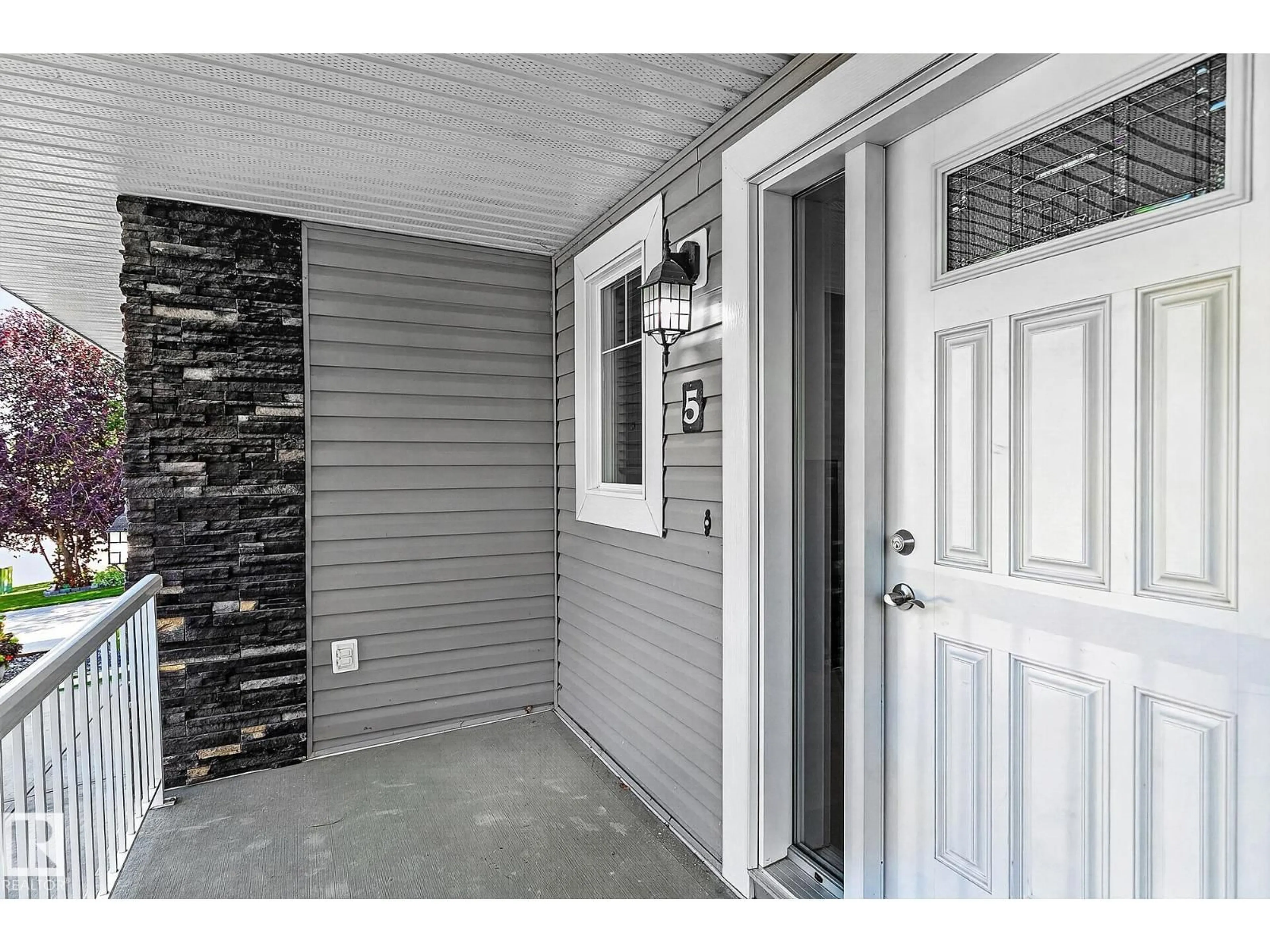 Indoor entryway for 5 VERONA CR, Spruce Grove Alberta T7X0J7