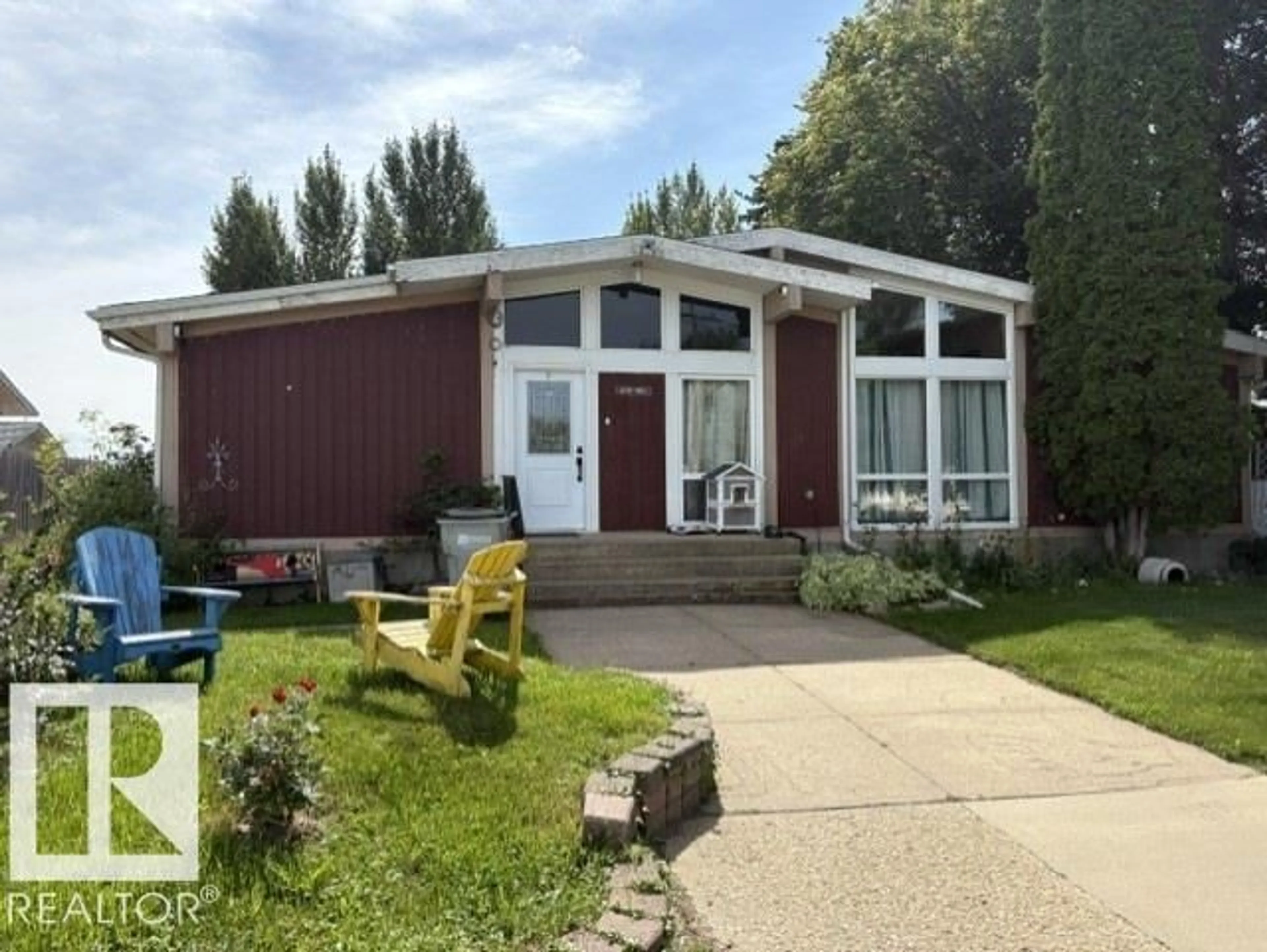 Home with vinyl exterior material, street for 9701 99 ST, Westlock Alberta T7P1Y5