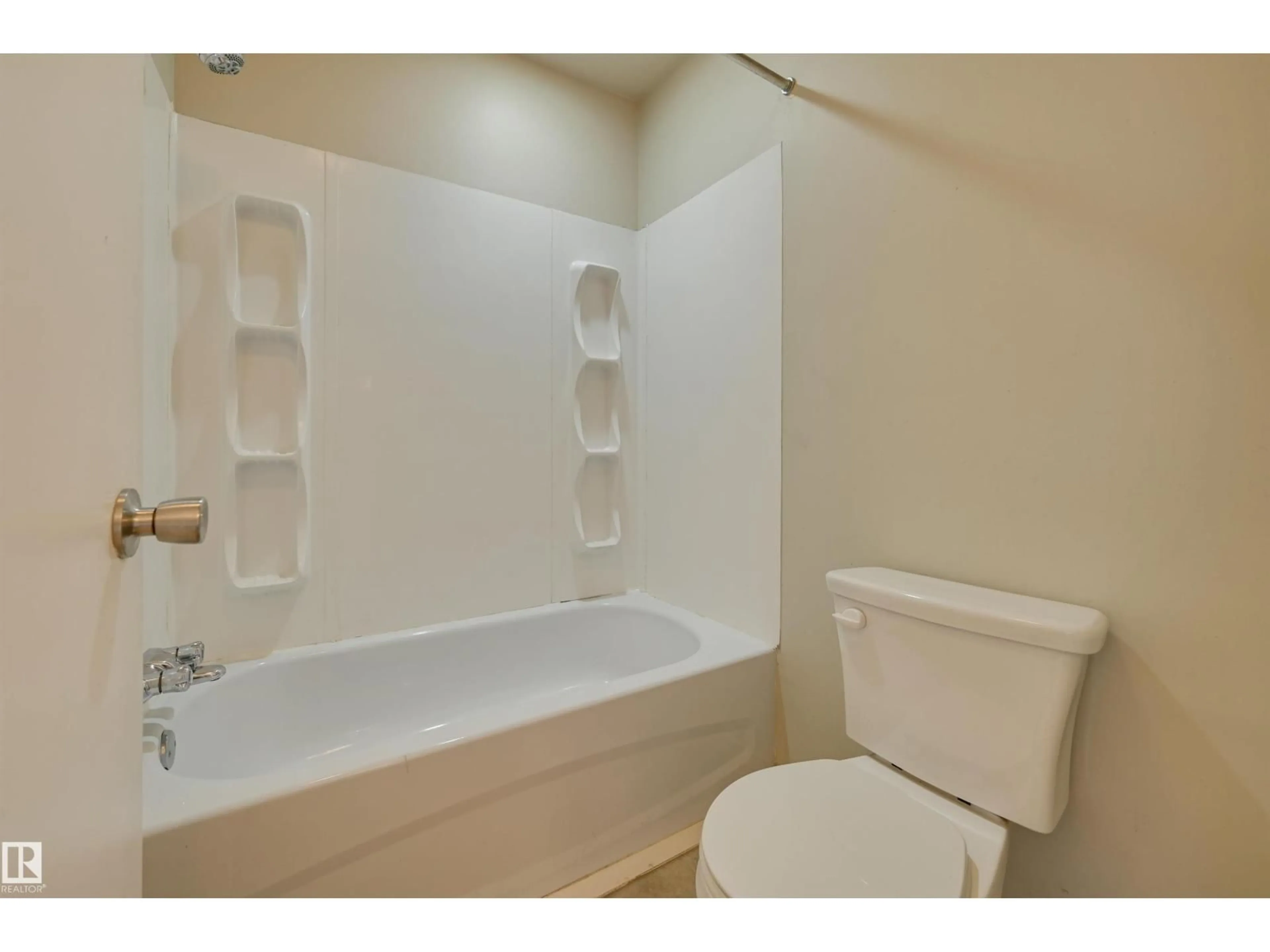 Standard bathroom, ceramic/tile floor for #402 - 11019 107 ST NW, Edmonton Alberta T5H2Z6