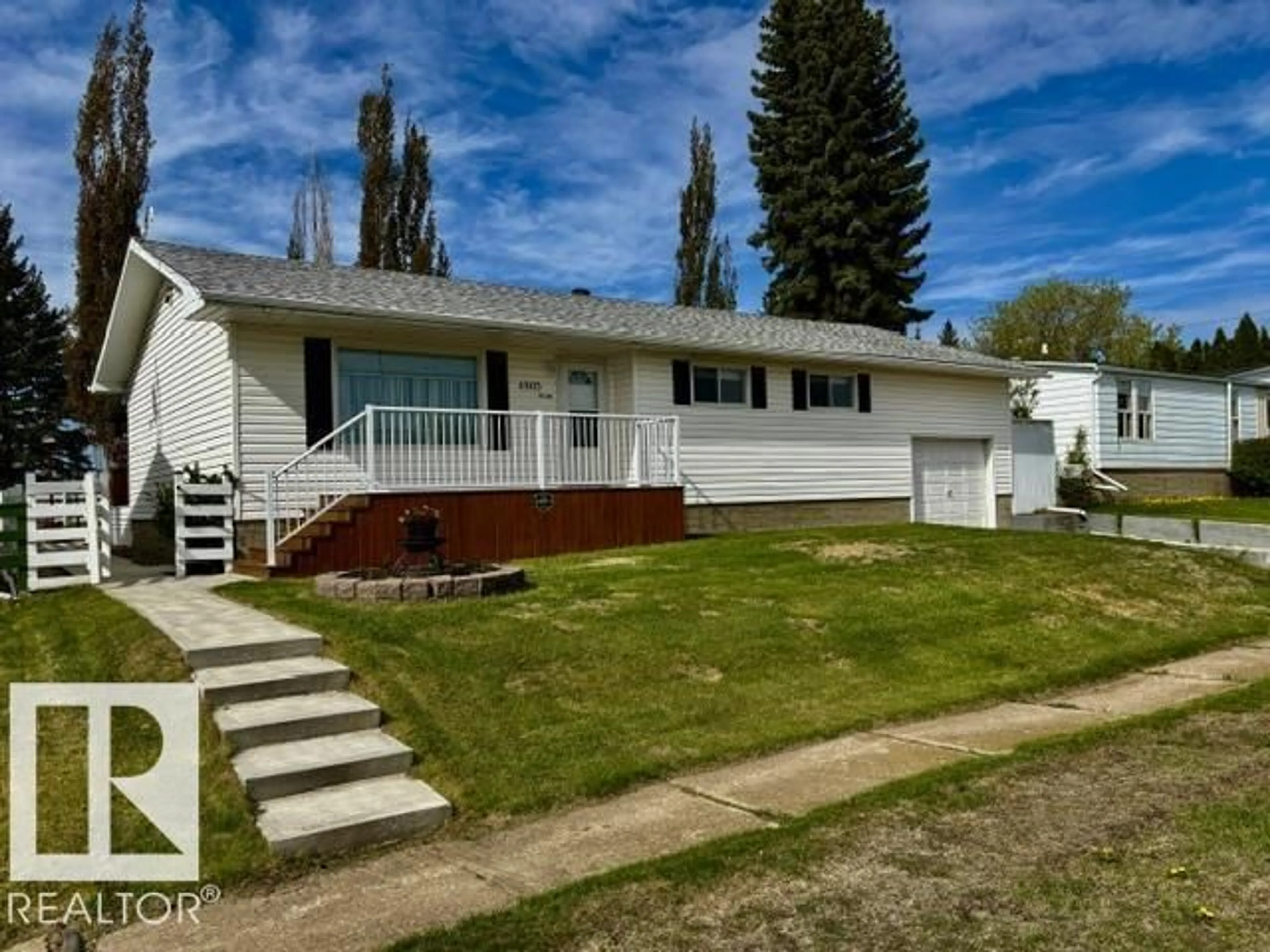 Home with vinyl exterior material, street for 4805 53 AVE, Willingdon Alberta T0B4R0