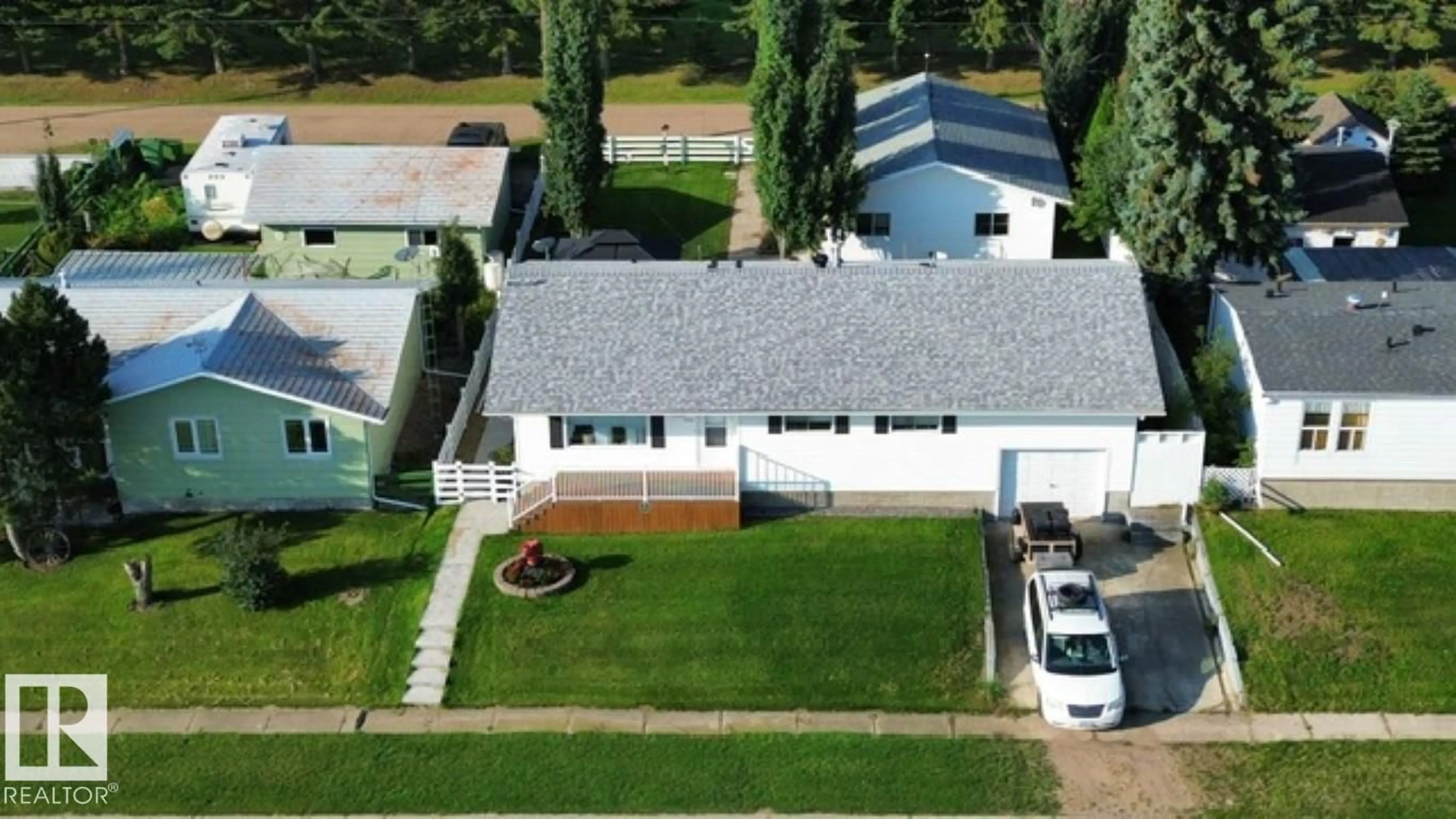 A pic from outside/outdoor area/front of a property/back of a property/a pic from drone, street for 4805 53 AVE, Willingdon Alberta T0B4R0