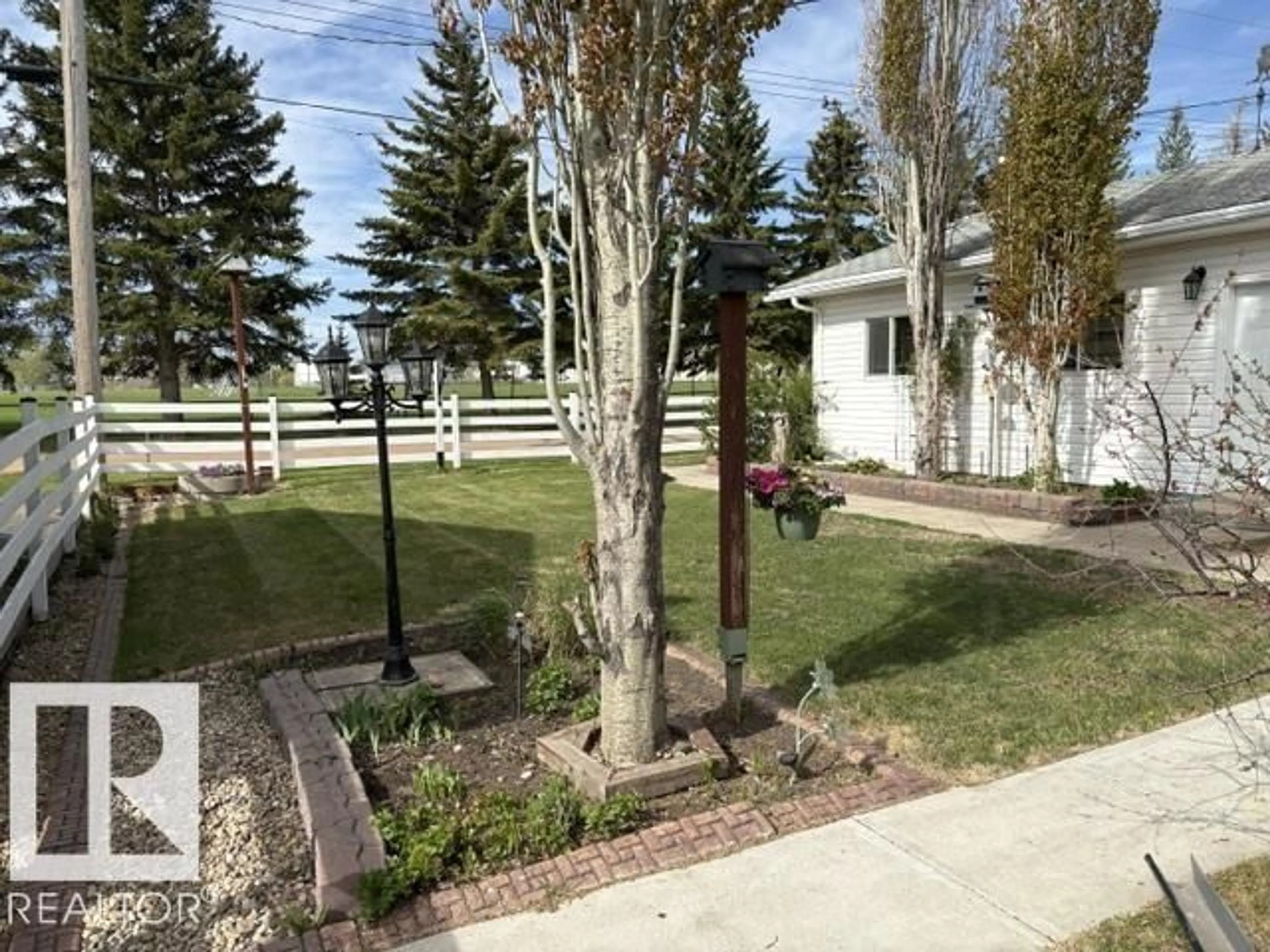 A pic from outside/outdoor area/front of a property/back of a property/a pic from drone, street for 4805 53 AVE, Willingdon Alberta T0B4R0