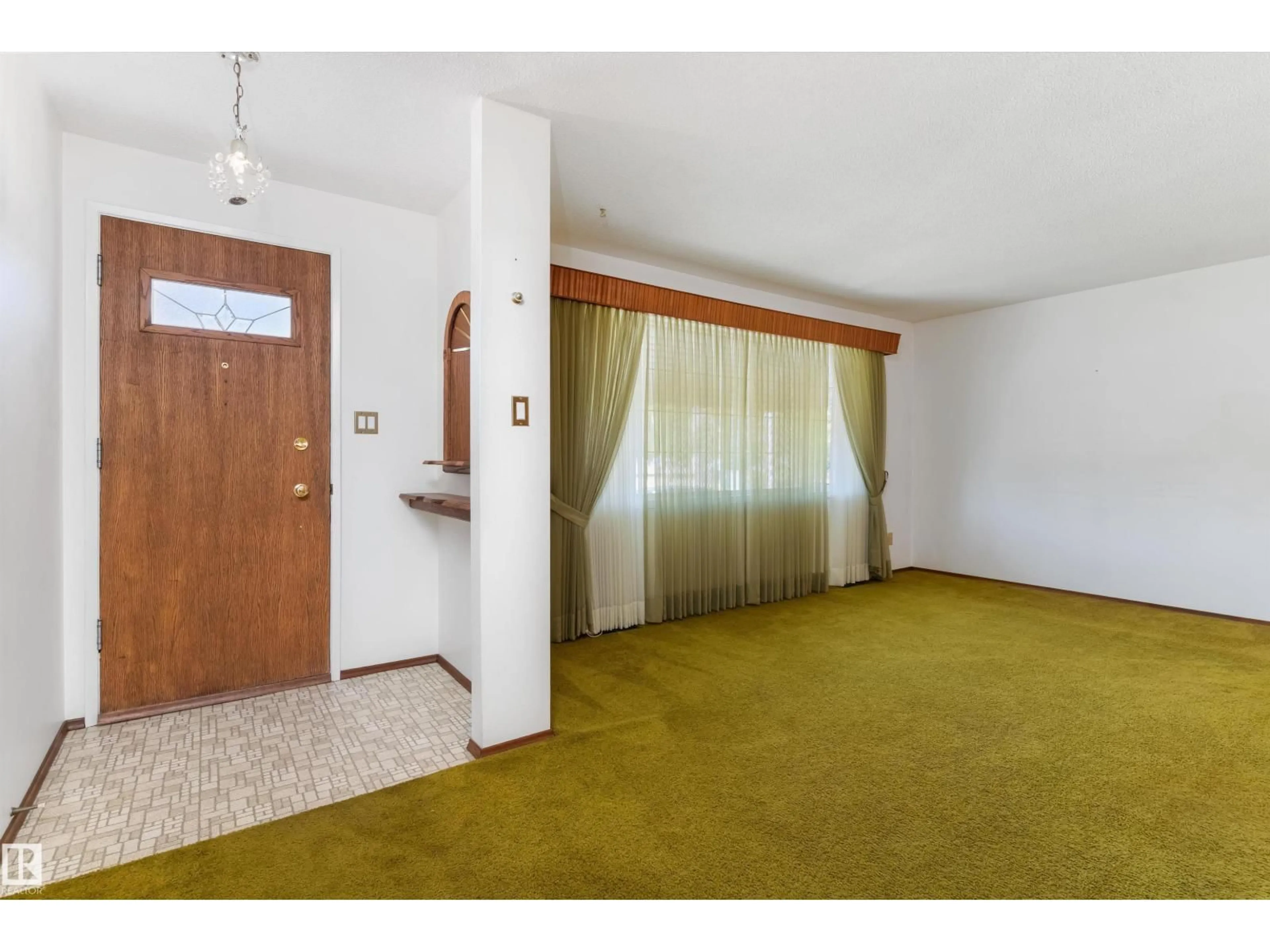 Indoor foyer for NW - 9807 165 ST, Edmonton Alberta T5P3S9