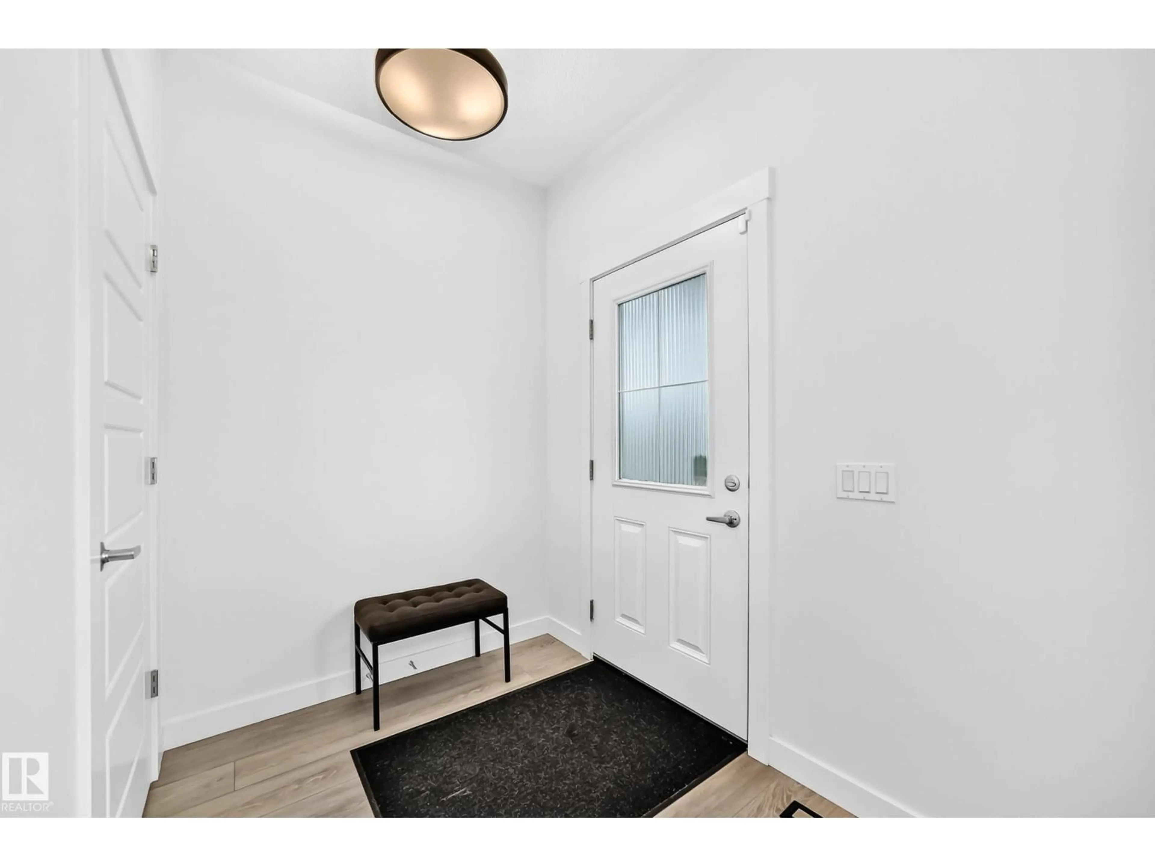 Indoor entryway for SW - 1975 160 ST, Edmonton Alberta T6W4X6