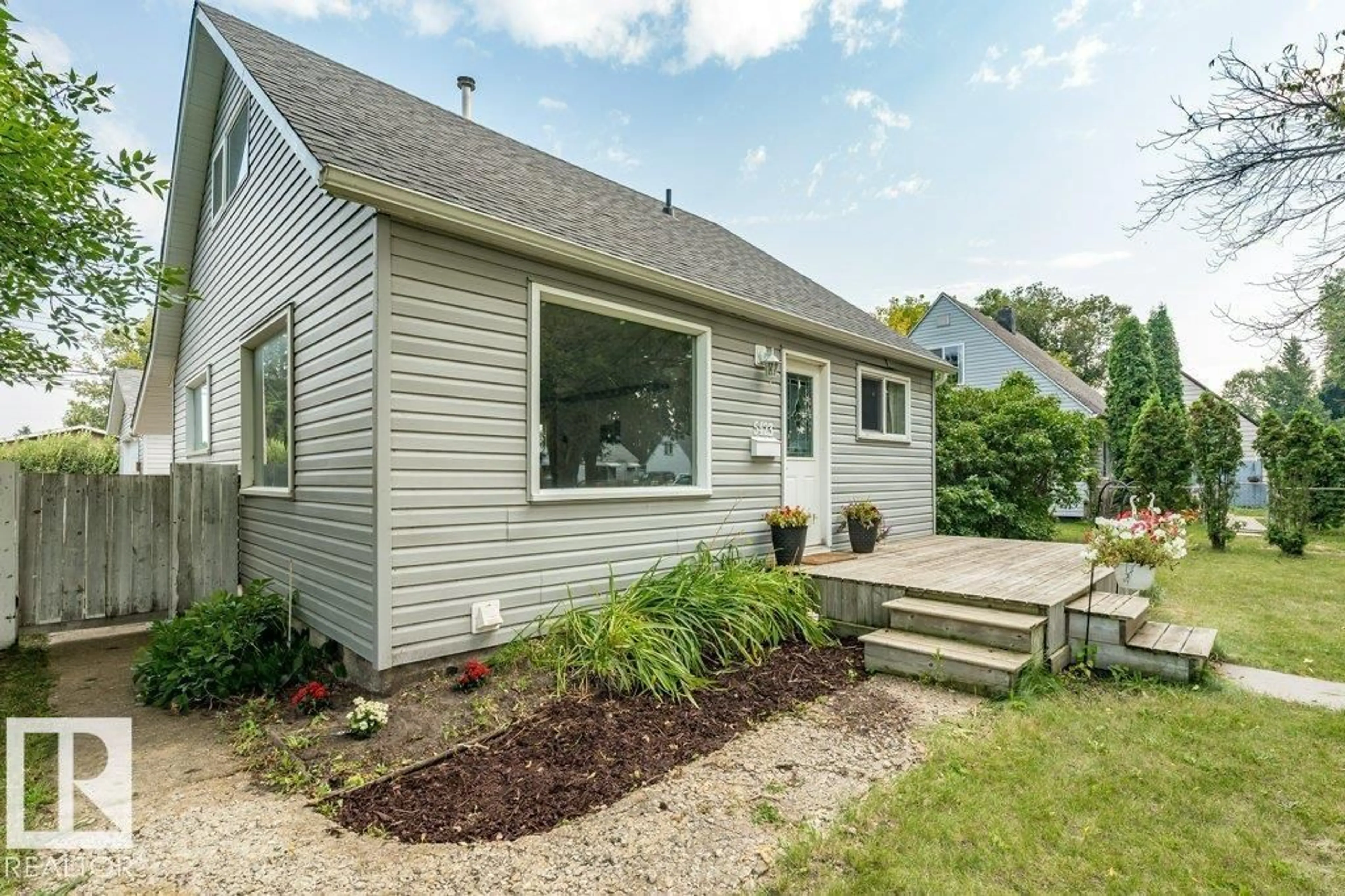 Home with vinyl exterior material, street for 5423 48 ST, Wetaskiwin Alberta T9A1G6