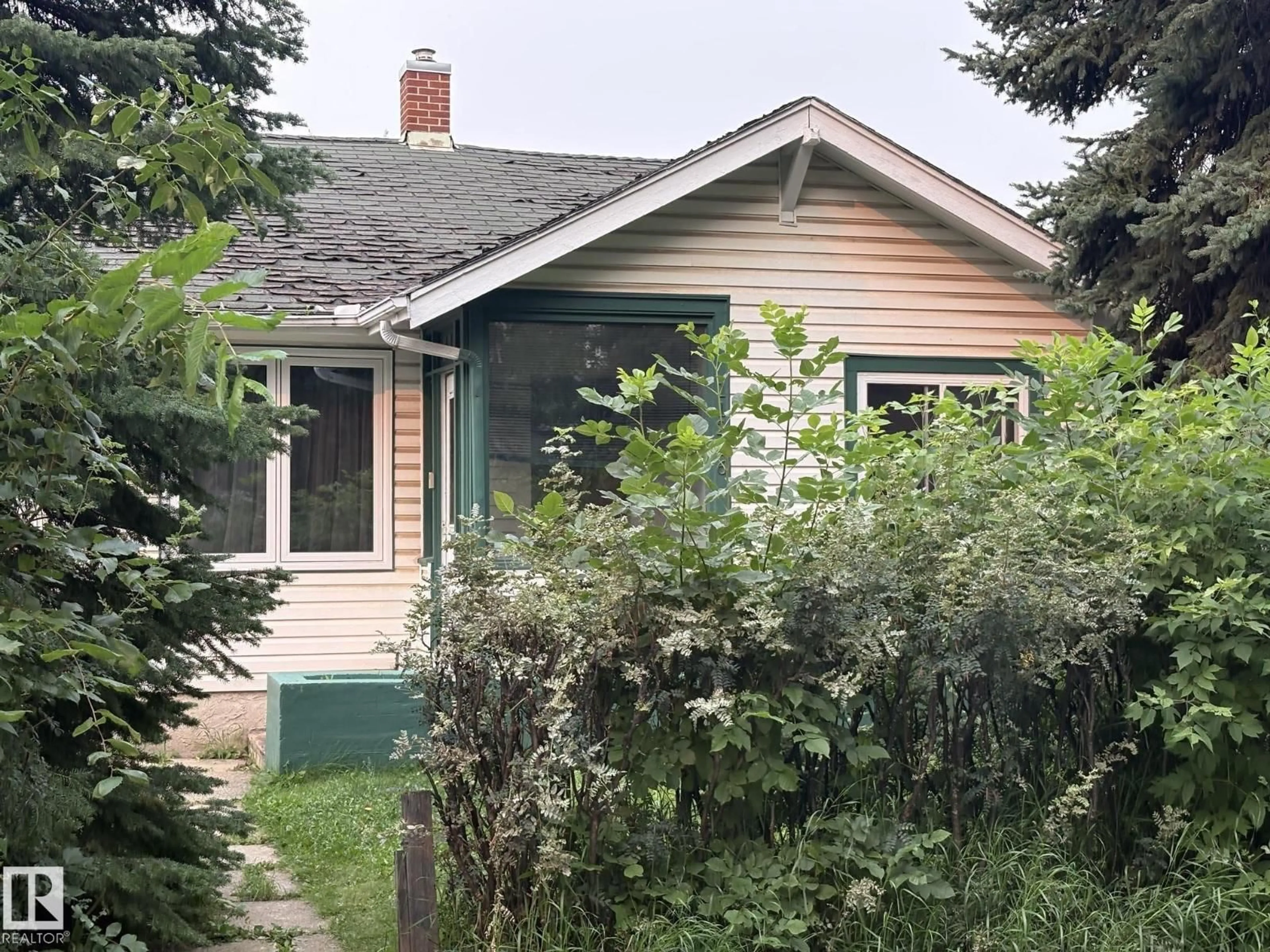 Unknown for NW - 11216 68 ST, Edmonton Alberta T5B1N5