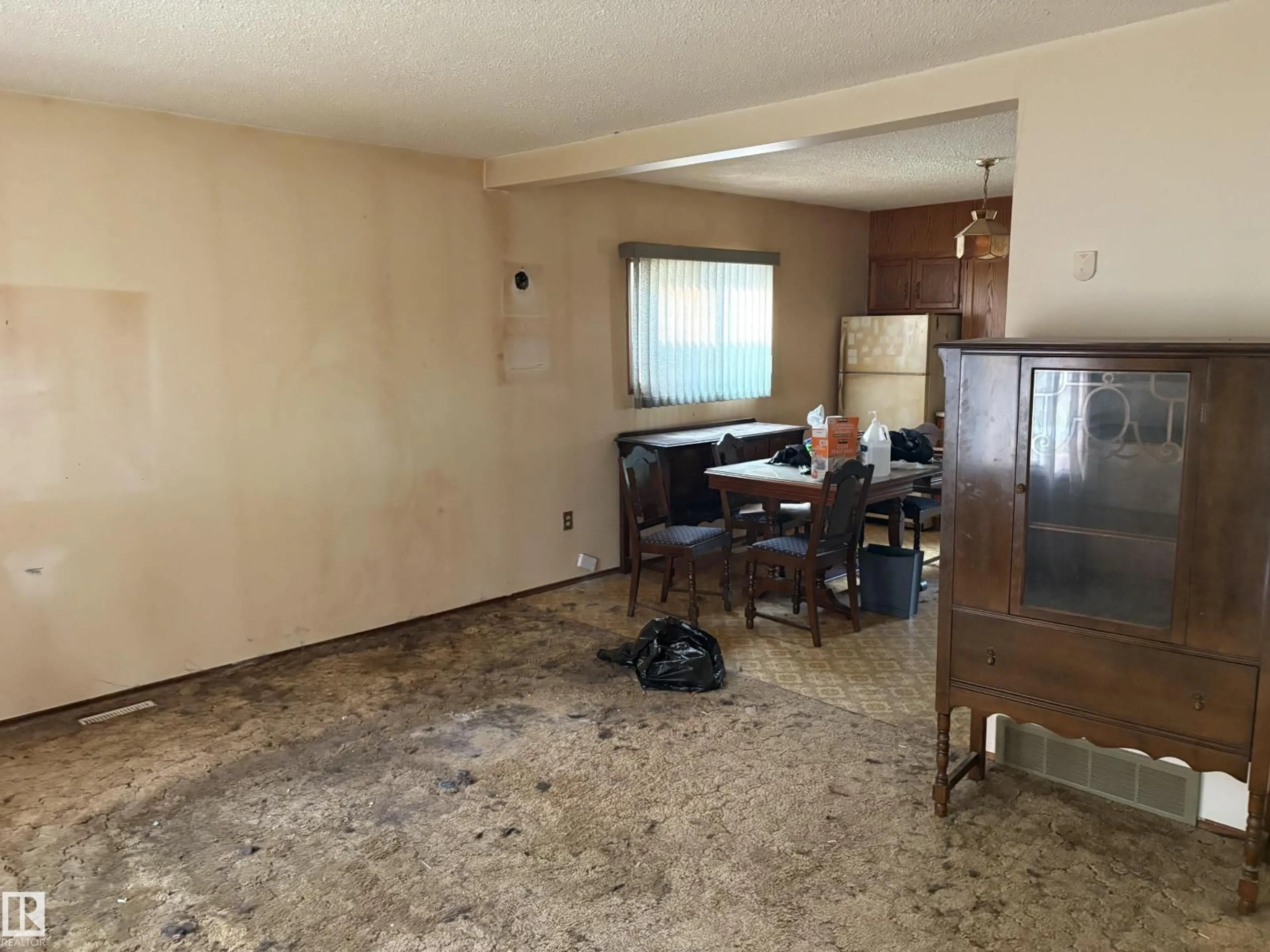 A pic of a room for NW - 11216 68 ST, Edmonton Alberta T5B1N5