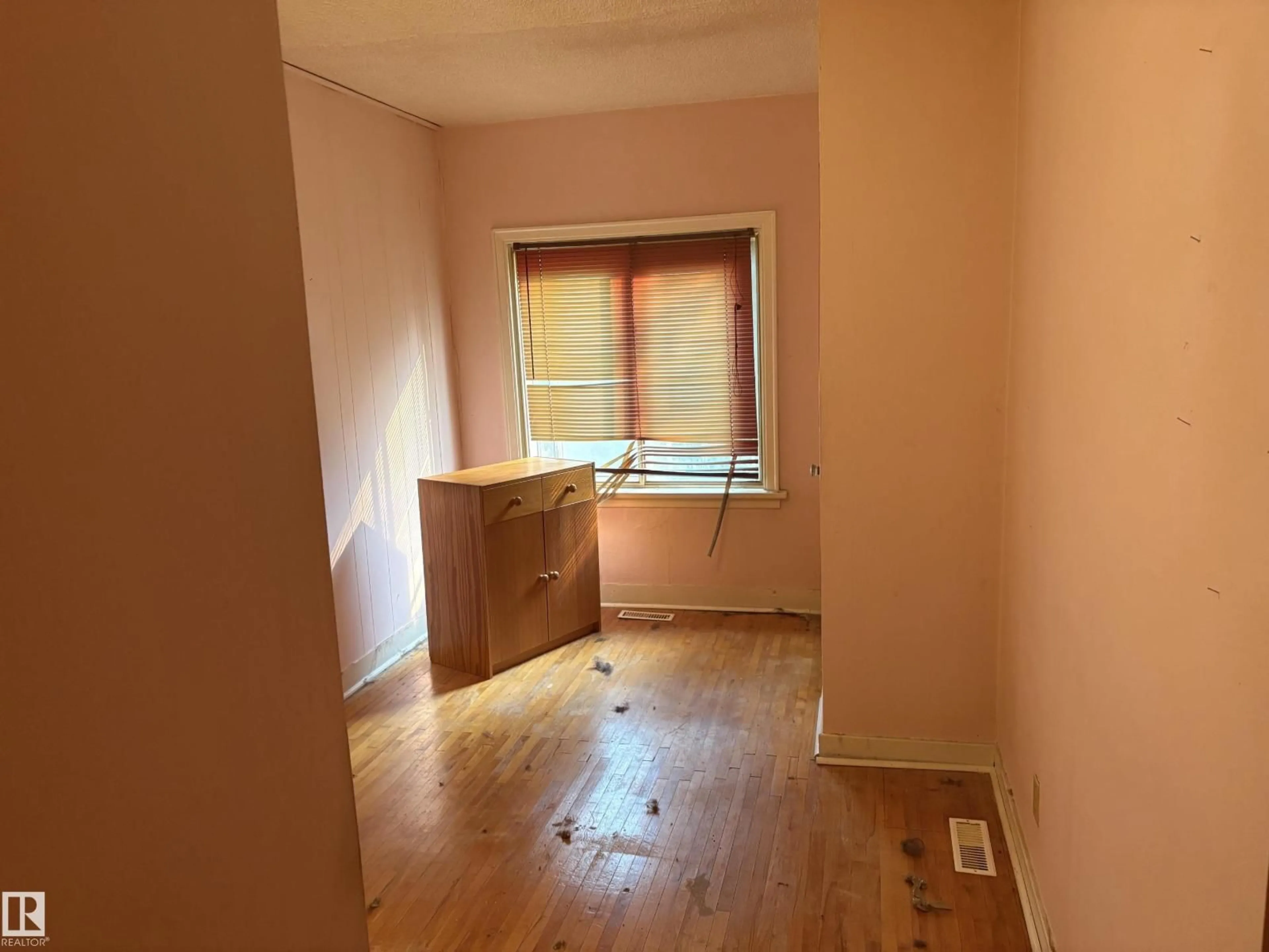 A pic of a room for NW - 11216 68 ST, Edmonton Alberta T5B1N5