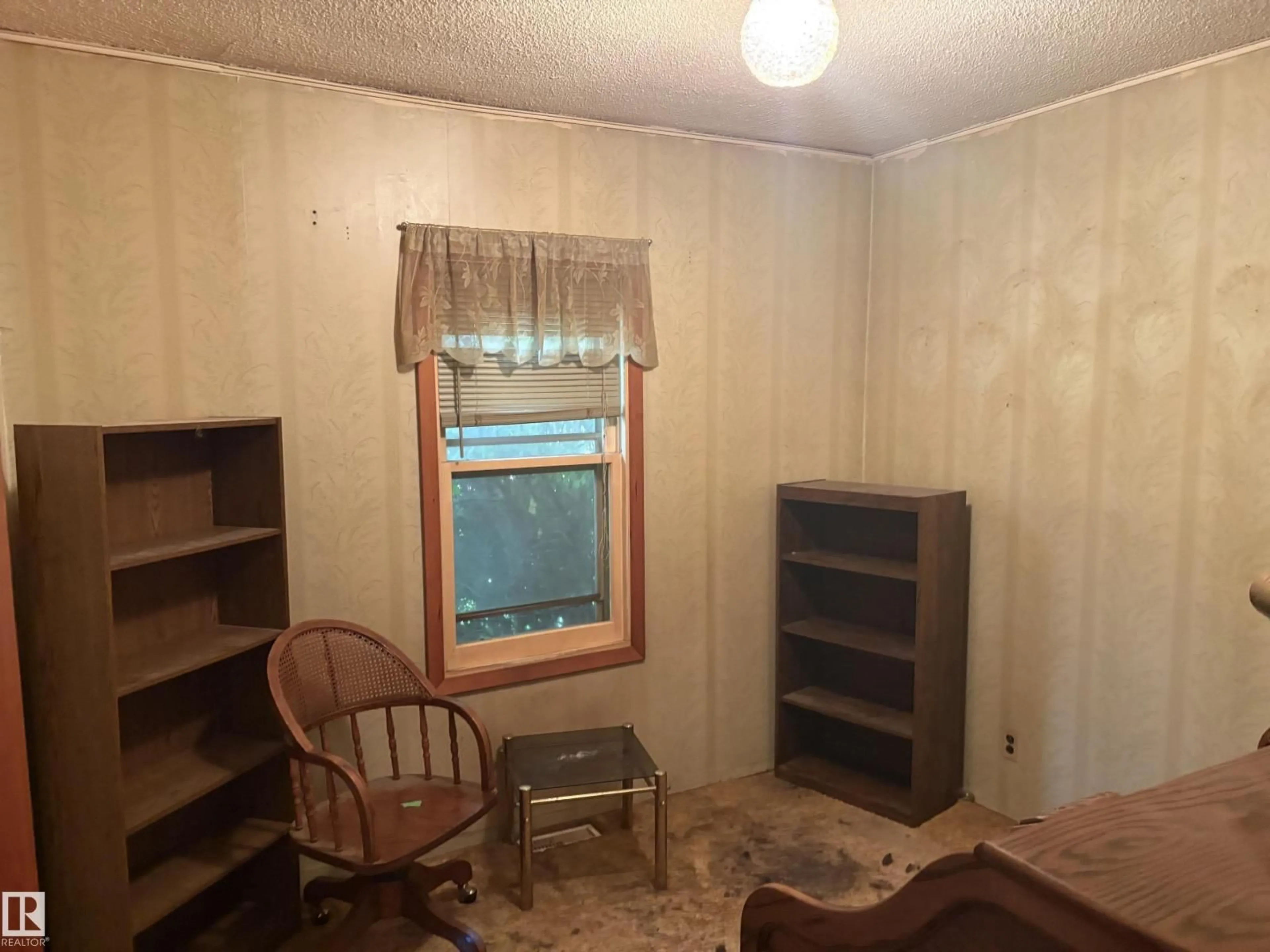 A pic of a room for NW - 11216 68 ST, Edmonton Alberta T5B1N5