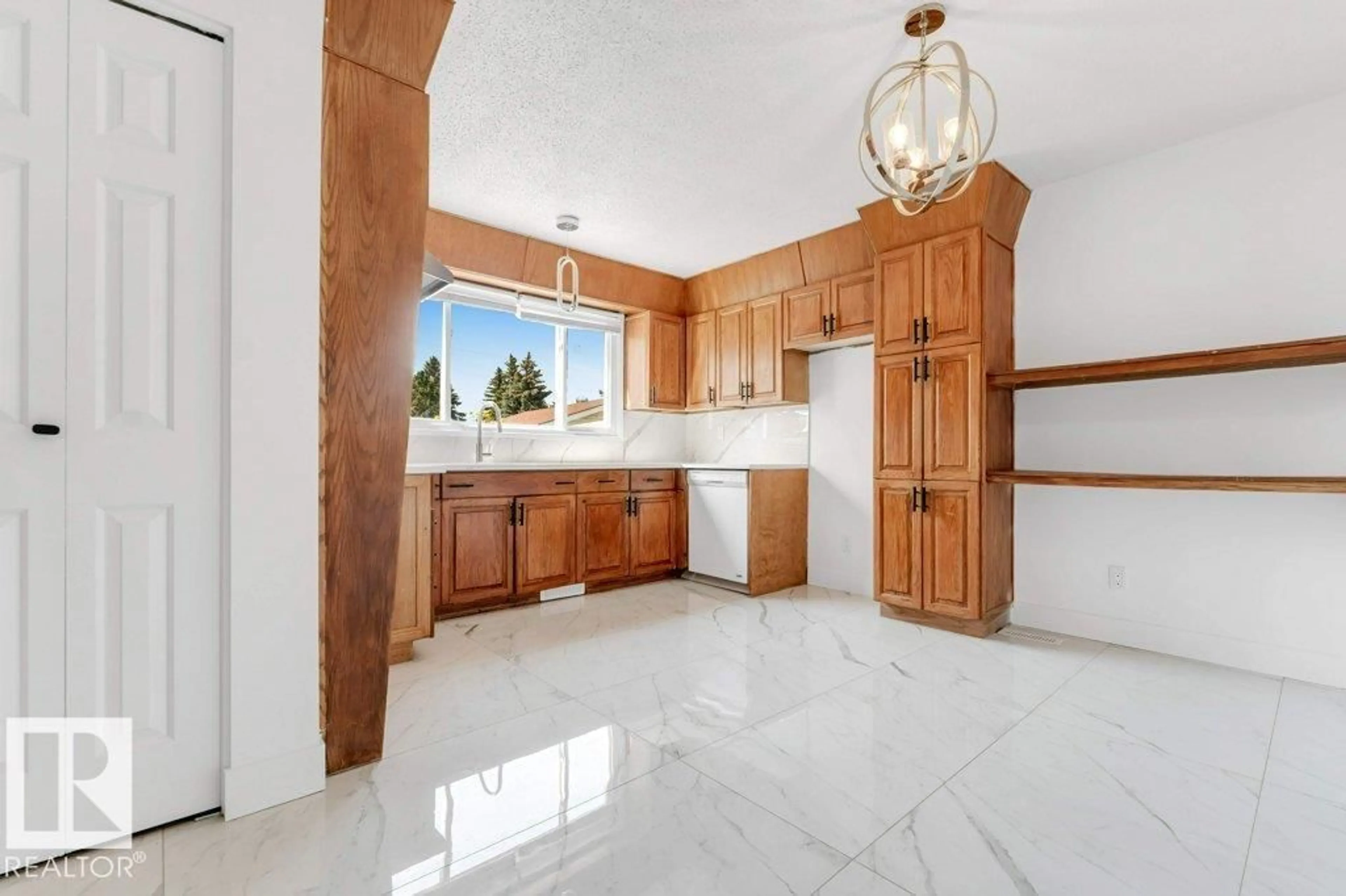 Open concept kitchen, ceramic/tile floor for 632 KNOTTWOOD RD W, Edmonton Alberta T6K1W8