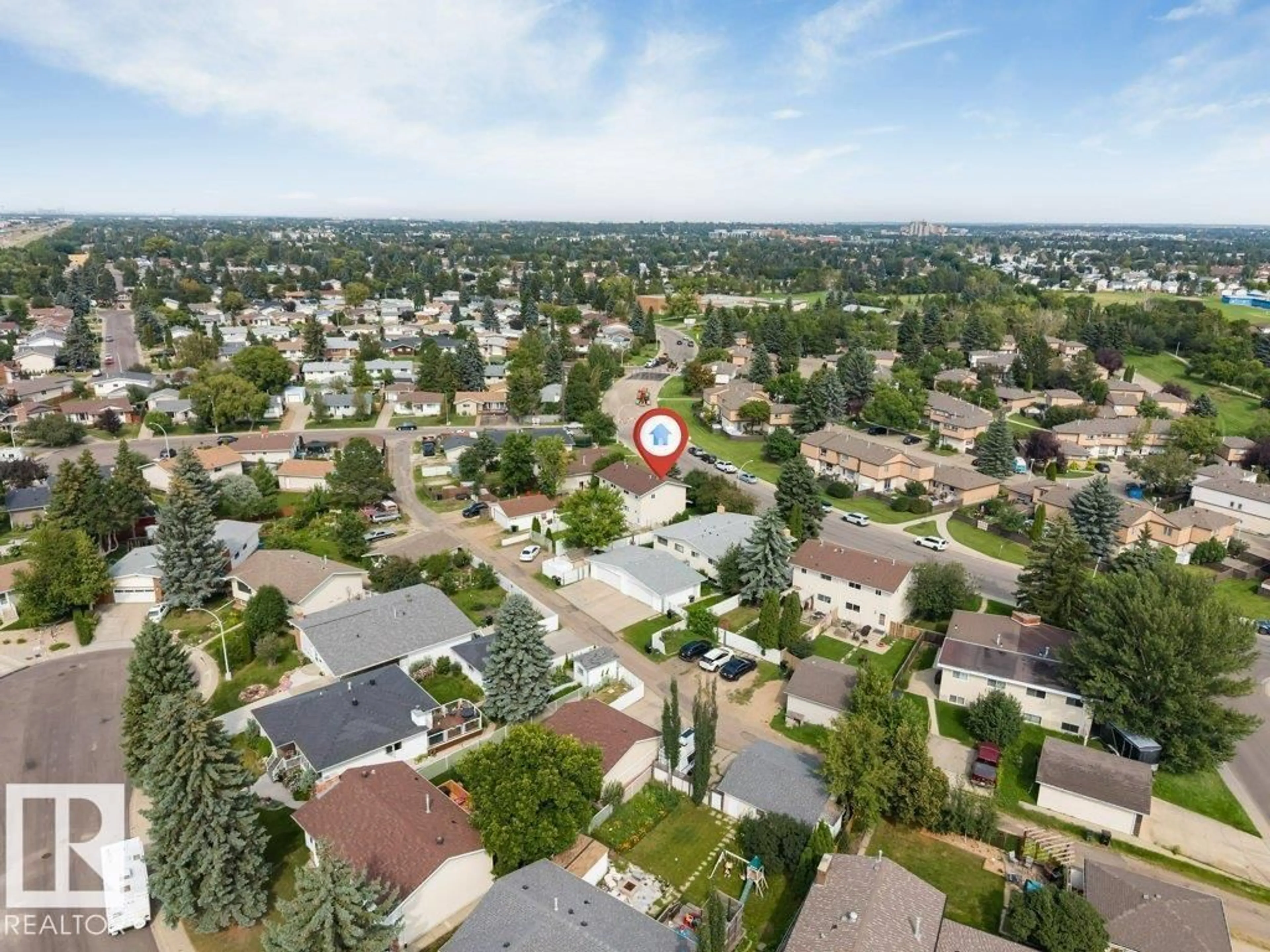 A pic from outside/outdoor area/front of a property/back of a property/a pic from drone, unknown for 632 KNOTTWOOD RD W, Edmonton Alberta T6K1W8
