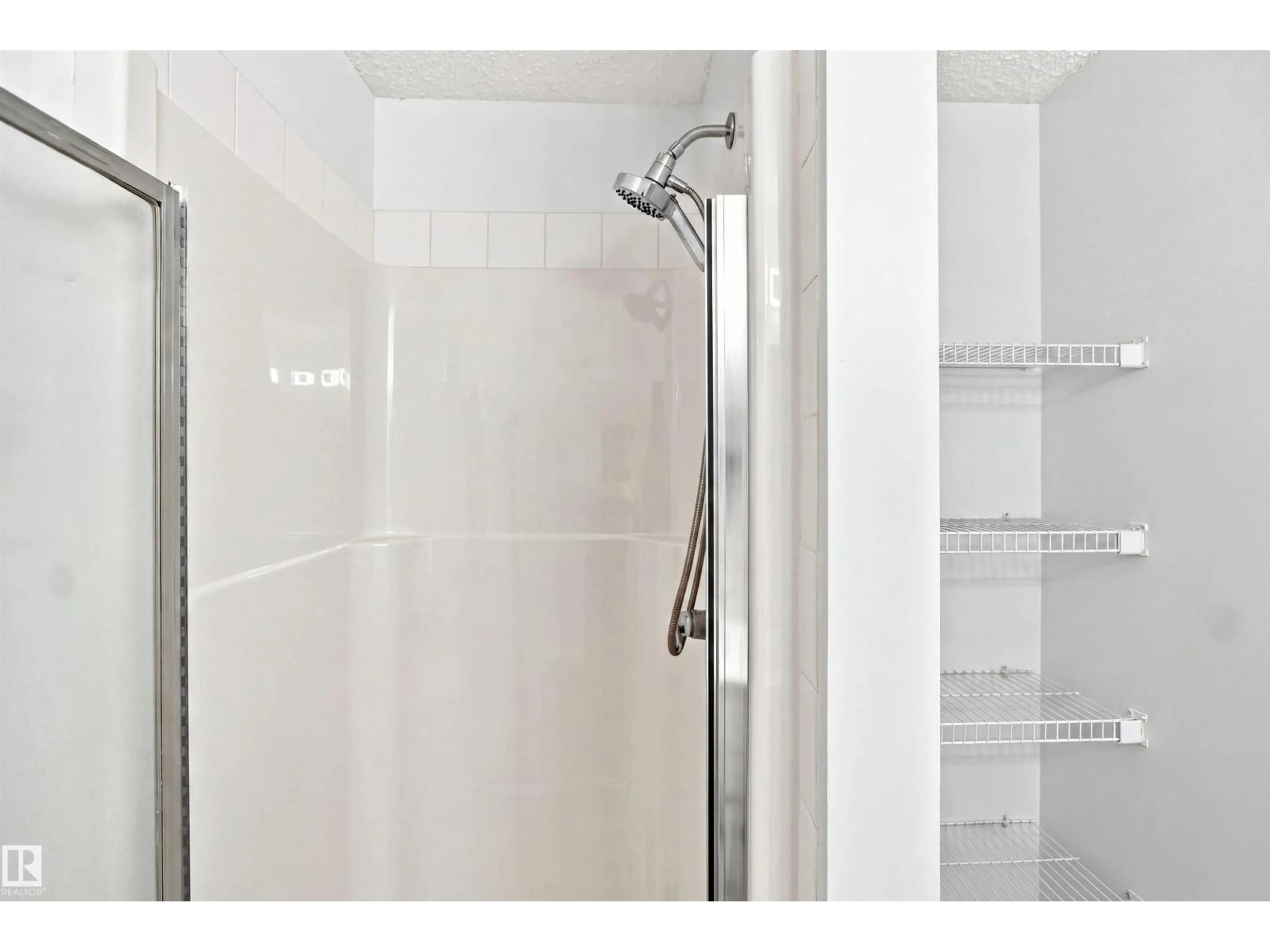 Standard bathroom, ceramic/tile floor for #124 - 10511 42 AV, Edmonton Alberta T6J7G8