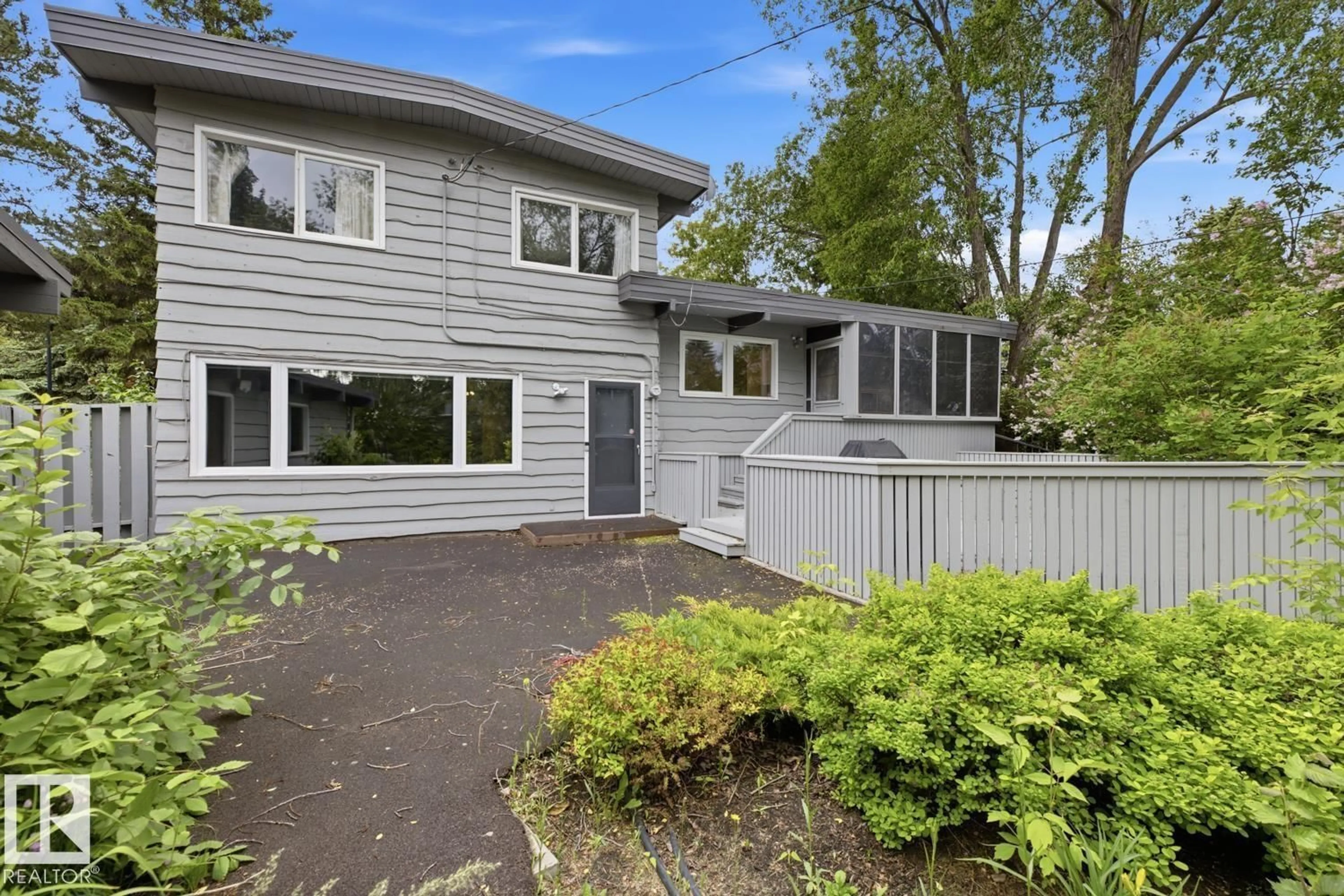 Home with vinyl exterior material, street for 7508 139 ST, Edmonton Alberta T5R0E8