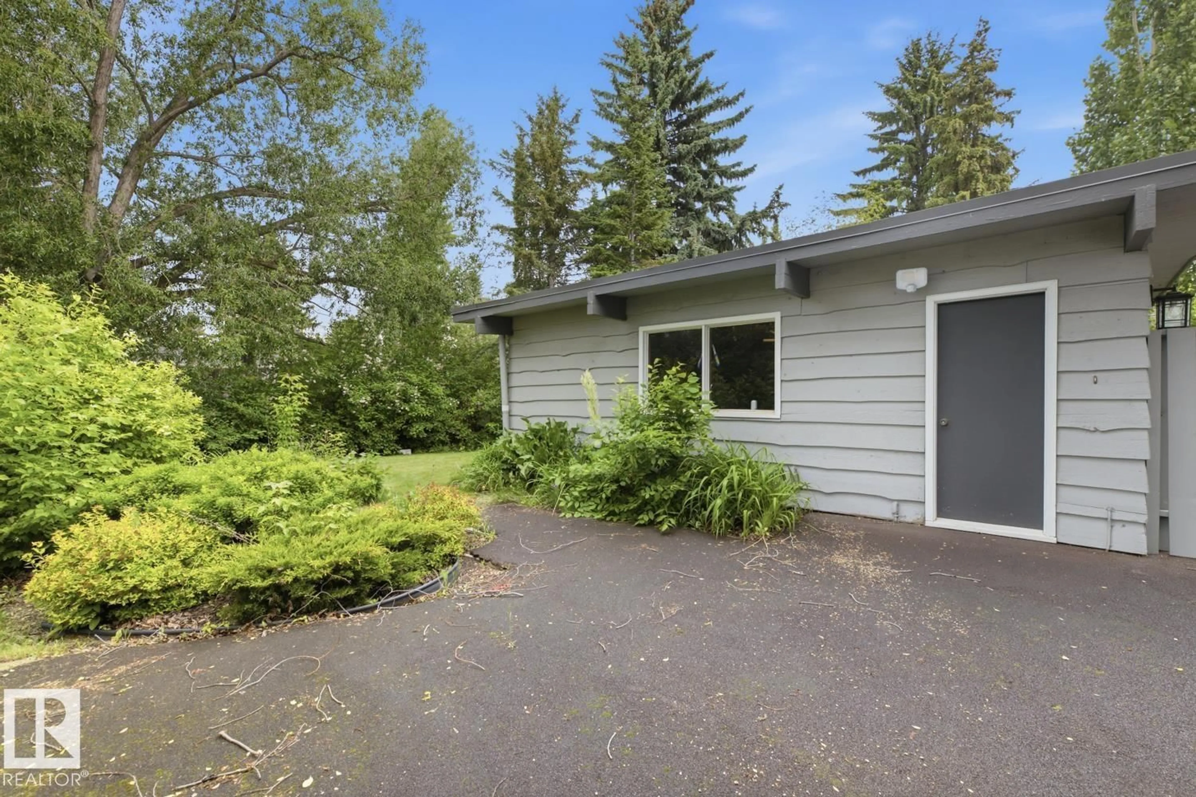 Patio, unknown for 7508 139 ST, Edmonton Alberta T5R0E8