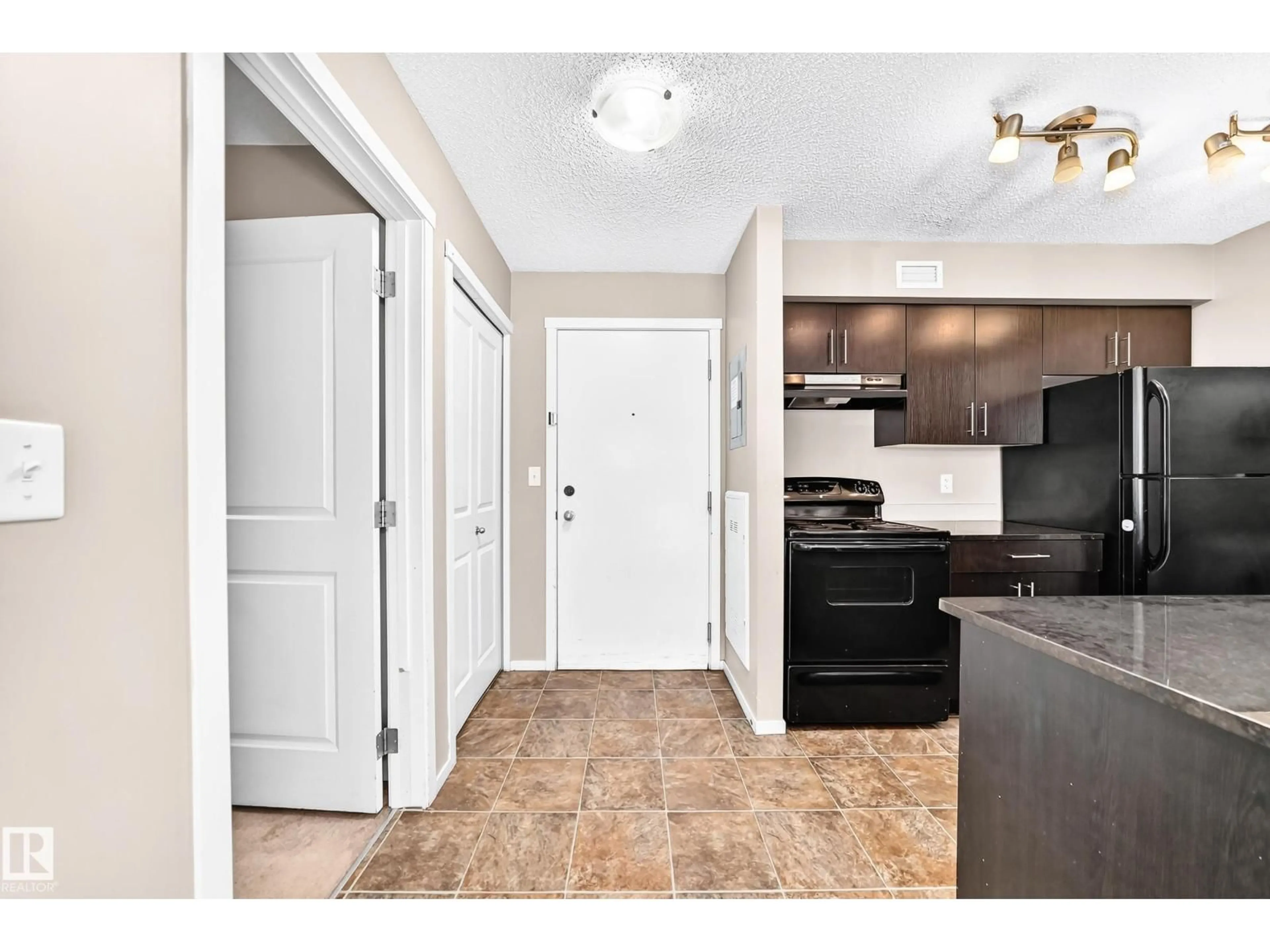 Indoor entryway for 5810 - 218 MULLEN PL, Edmonton Alberta T6R0W3