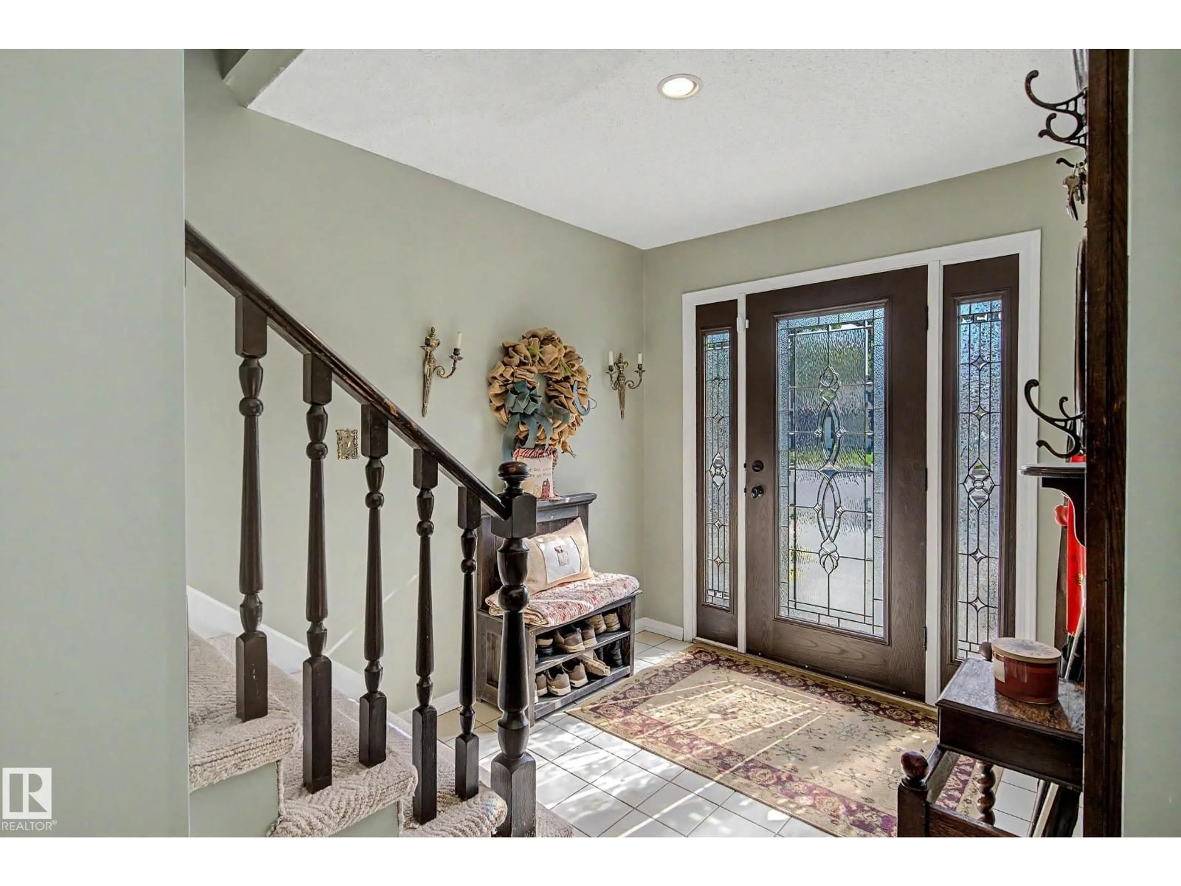Indoor entryway for 36 LODGEPOLE CR, St. Albert Alberta T8N2R7