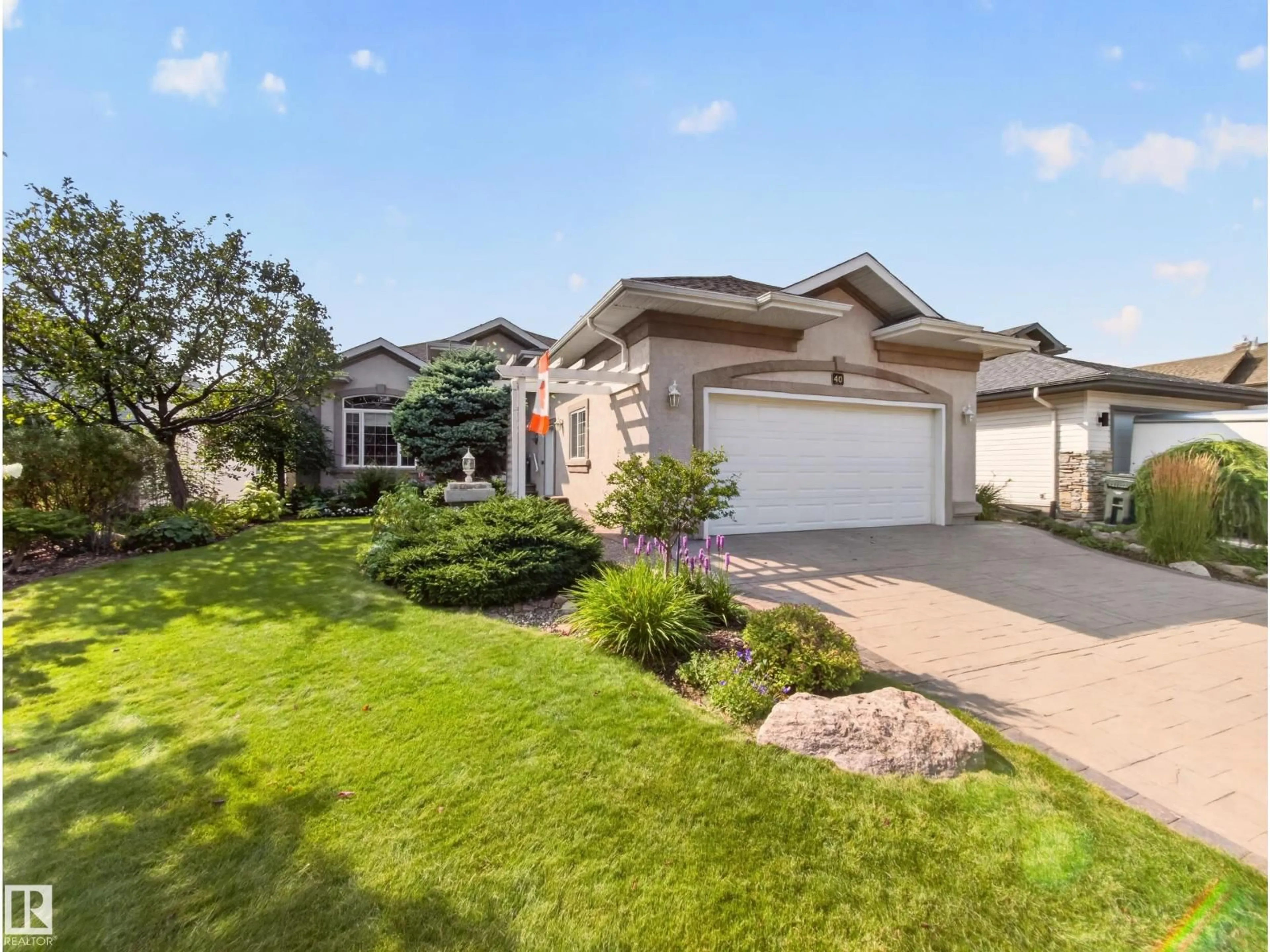 Home with vinyl exterior material, street for 40 MEADOWVIEW PT, Sherwood Park Alberta T8H2E8
