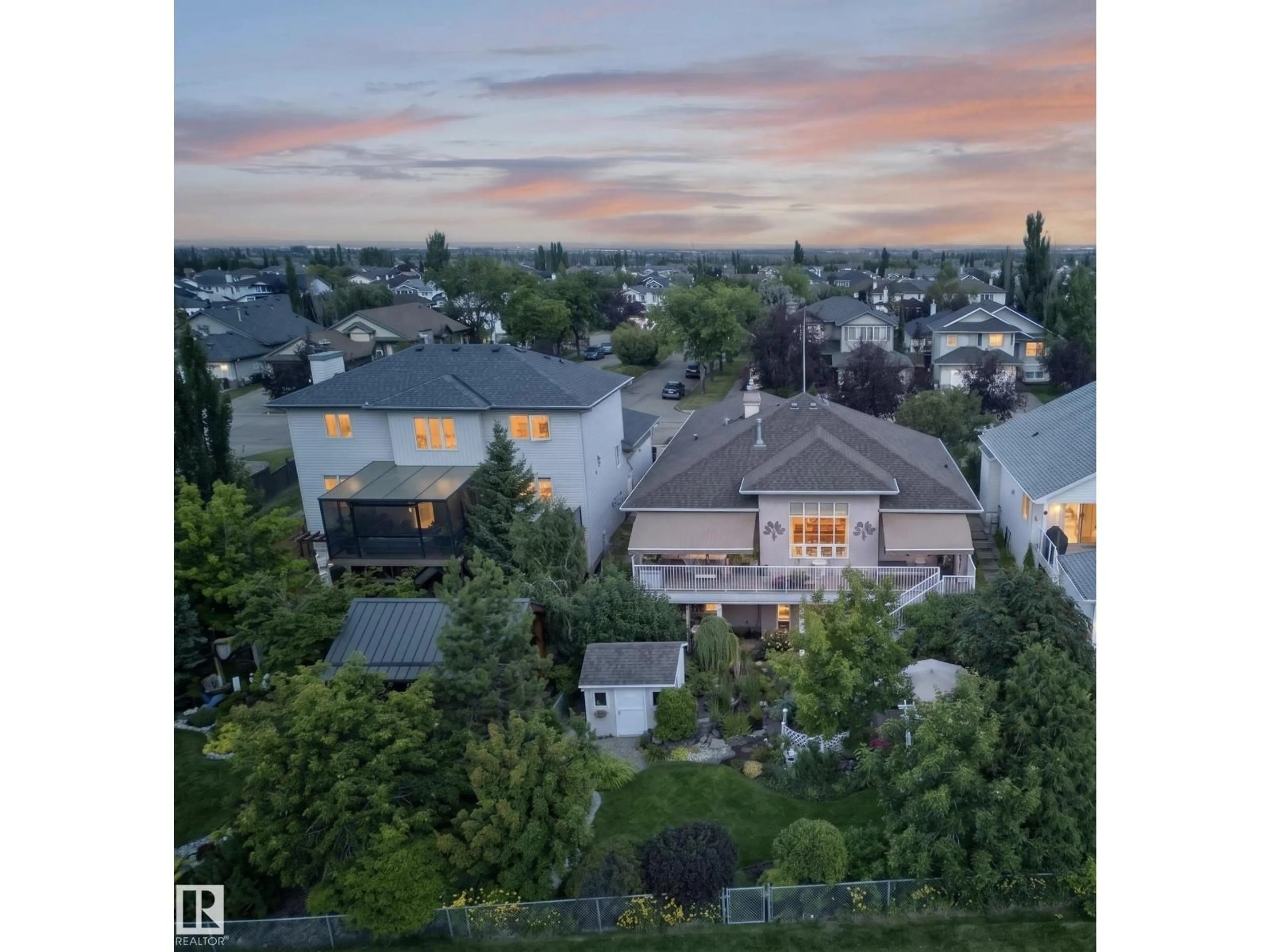 A pic from outside/outdoor area/front of a property/back of a property/a pic from drone, unknown for 40 MEADOWVIEW PT, Sherwood Park Alberta T8H2E8