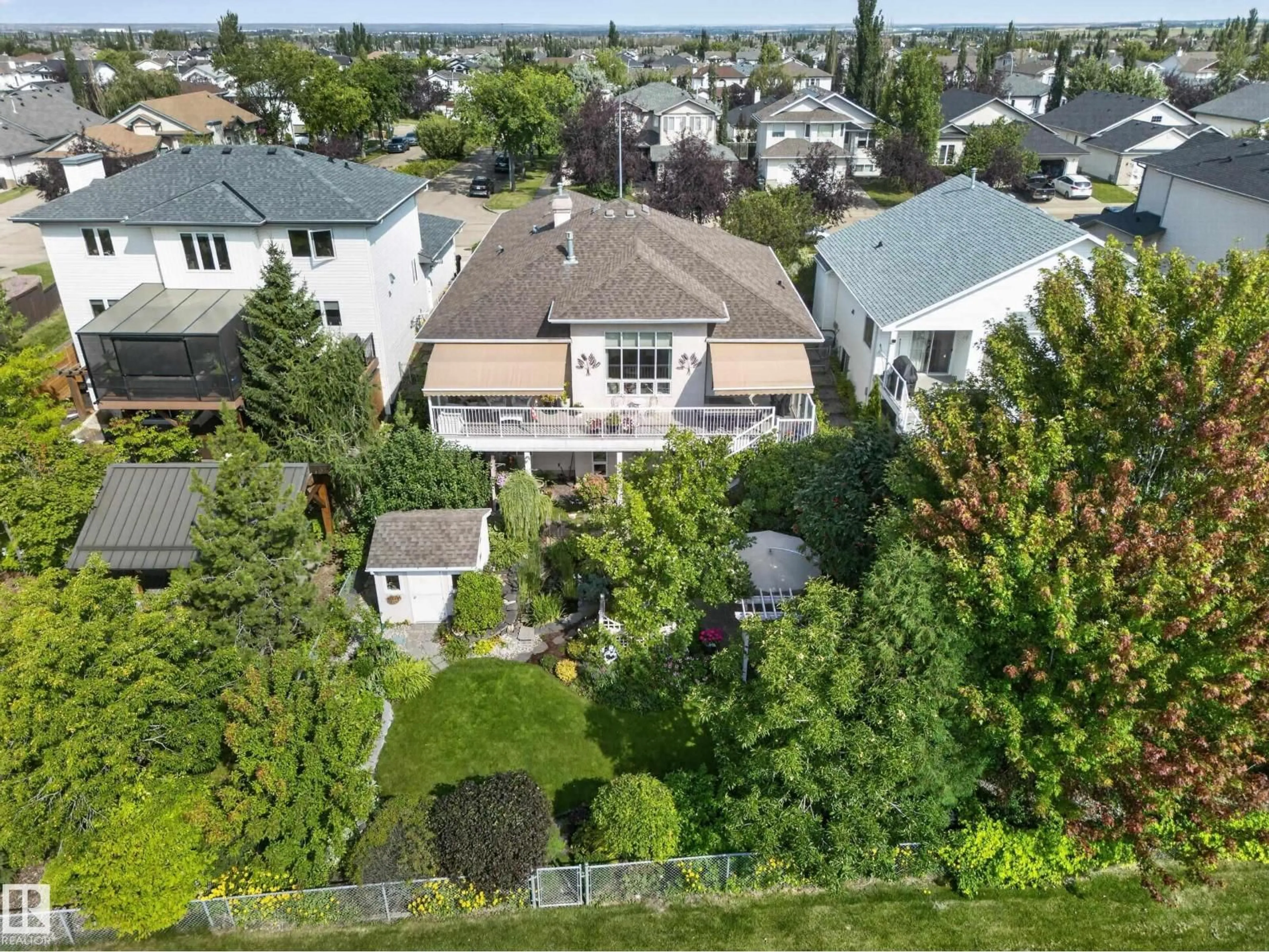 A pic from outside/outdoor area/front of a property/back of a property/a pic from drone, street for 40 MEADOWVIEW PT, Sherwood Park Alberta T8H2E8