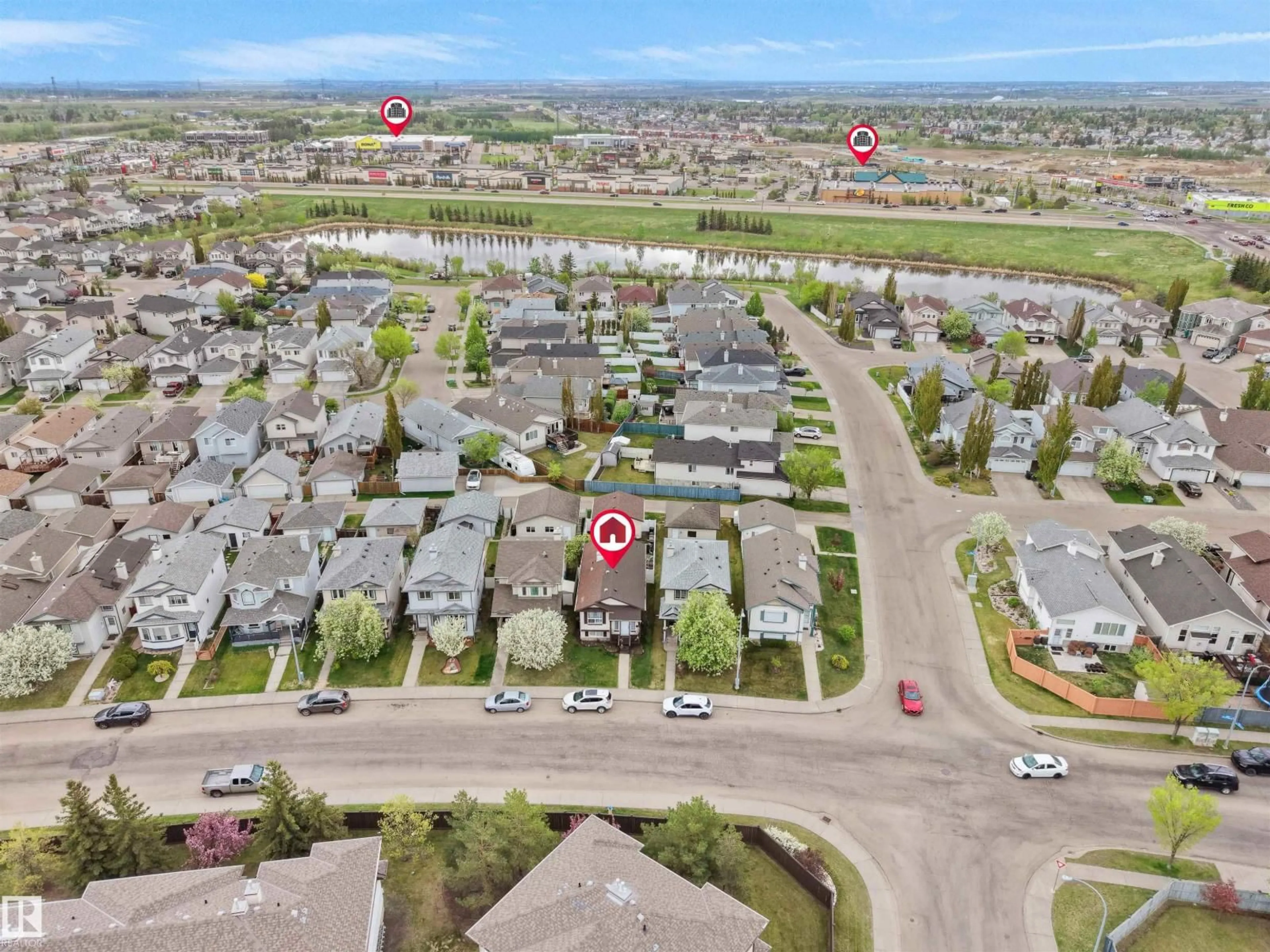 A pic from outside/outdoor area/front of a property/back of a property/a pic from drone, street for NW - 15511 45 ST, Edmonton Alberta T5Y3G8