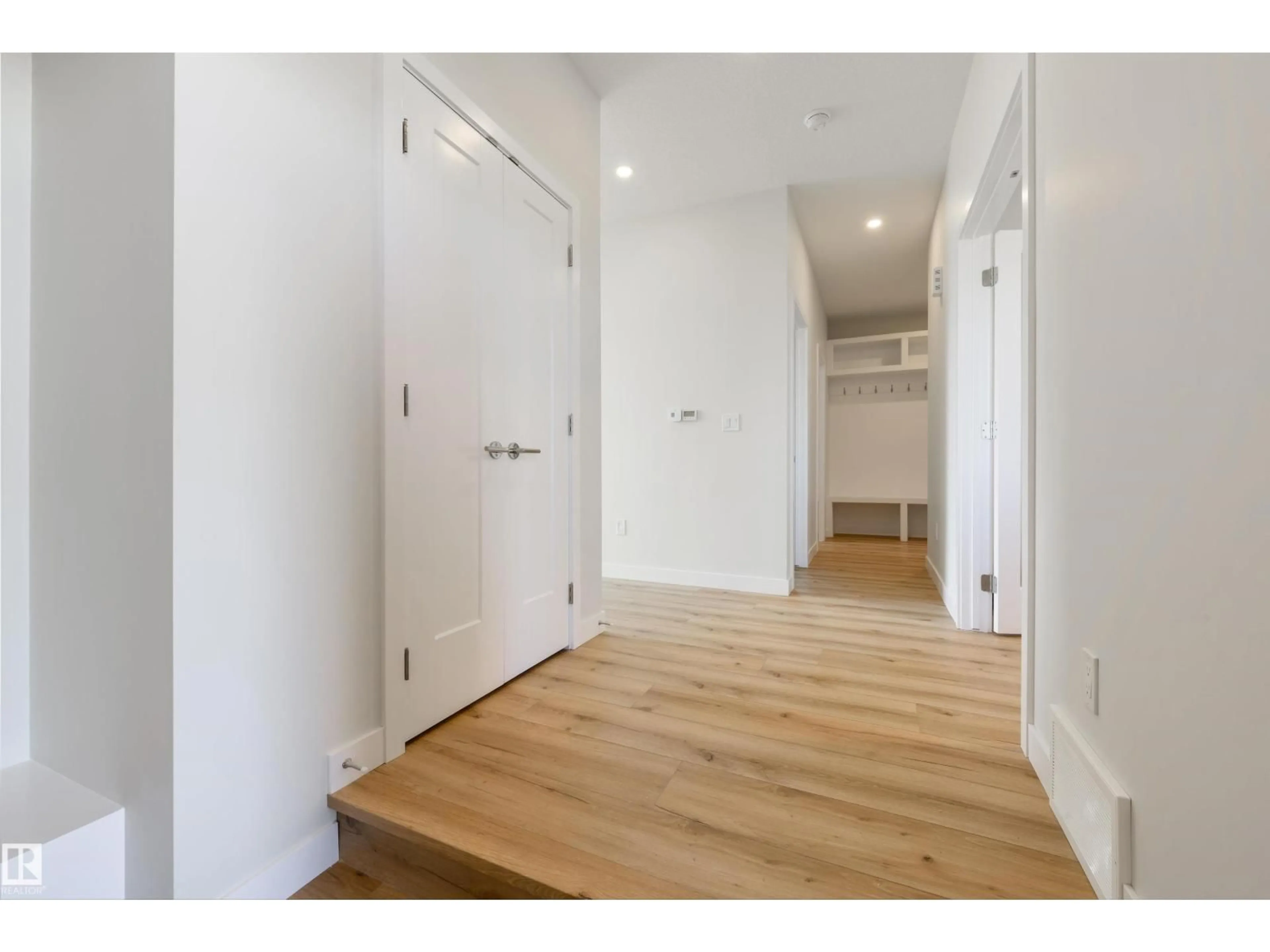 Indoor entryway for 1443 OSPREY CT, Edmonton Alberta T5S0H7