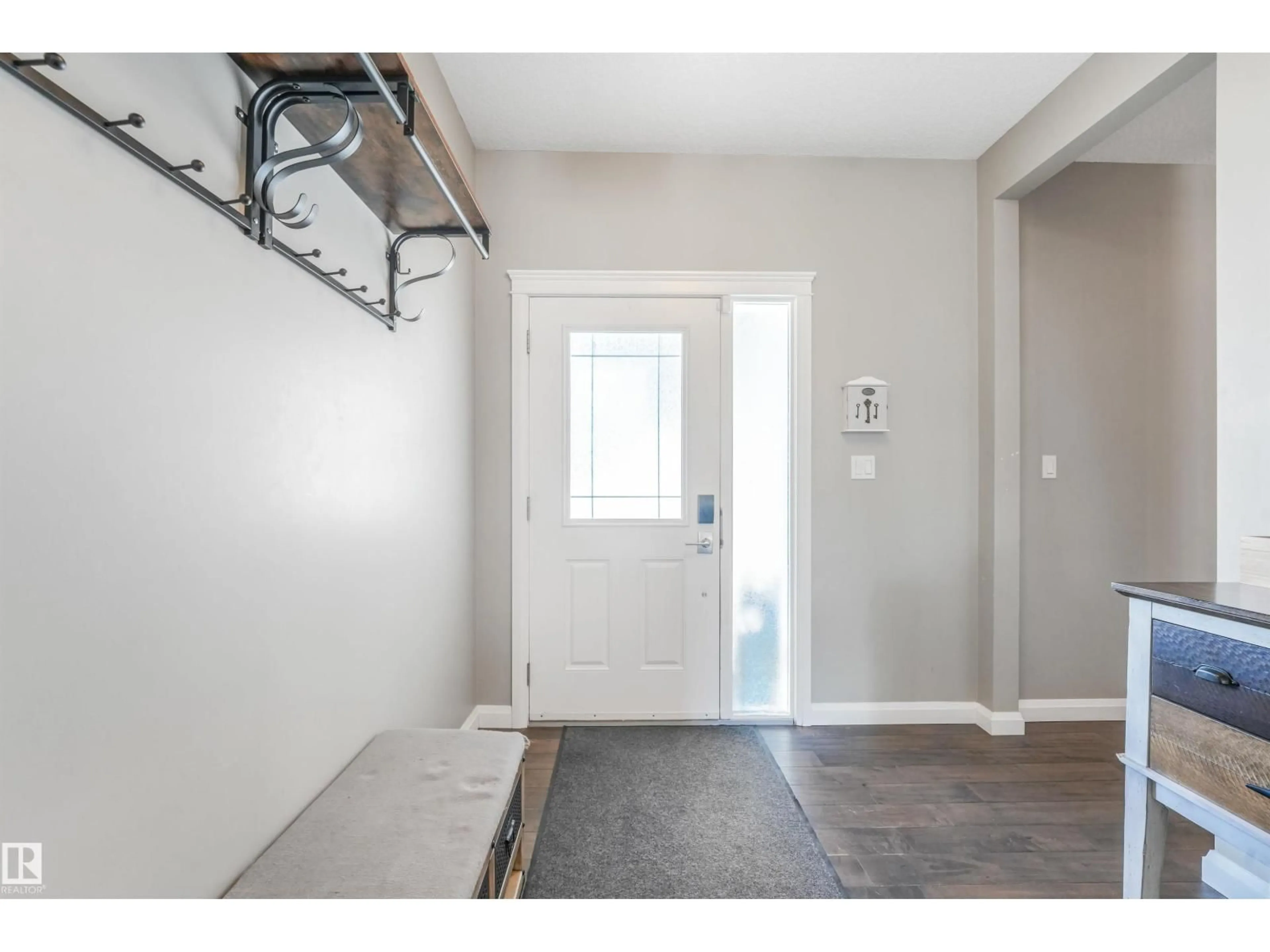 Indoor entryway for 22123 95 AV, Edmonton Alberta T5T4N3