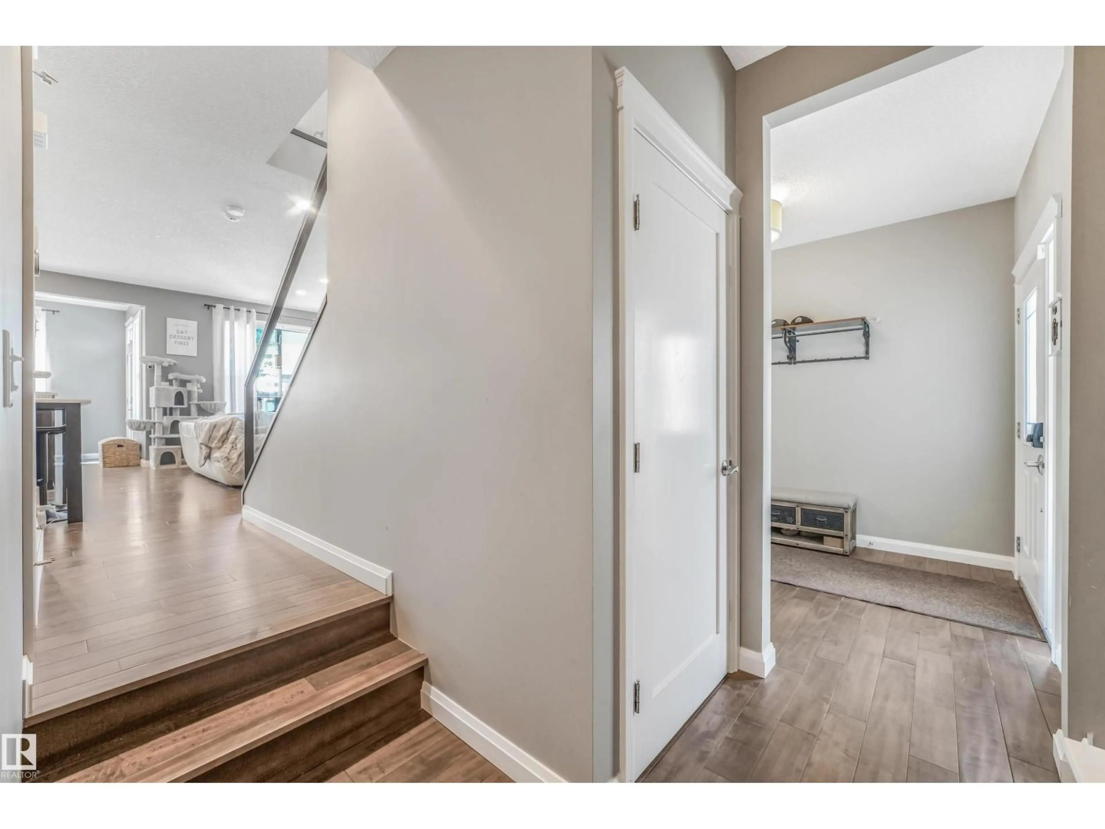 Indoor entryway for 22123 95 AV, Edmonton Alberta T5T4N3