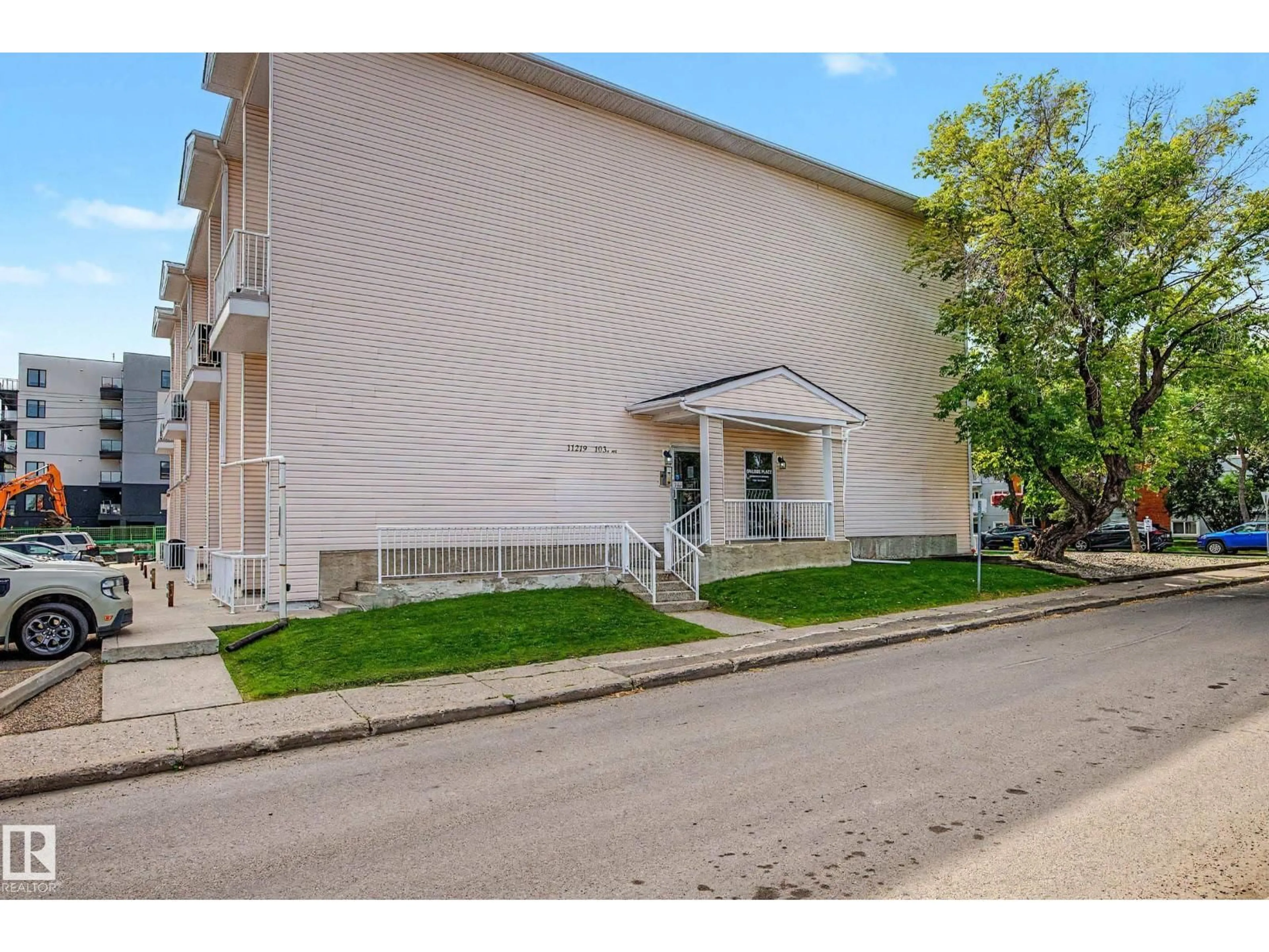 Unknown for 16 - 11219 103A AV NW, Edmonton Alberta T5K2E4