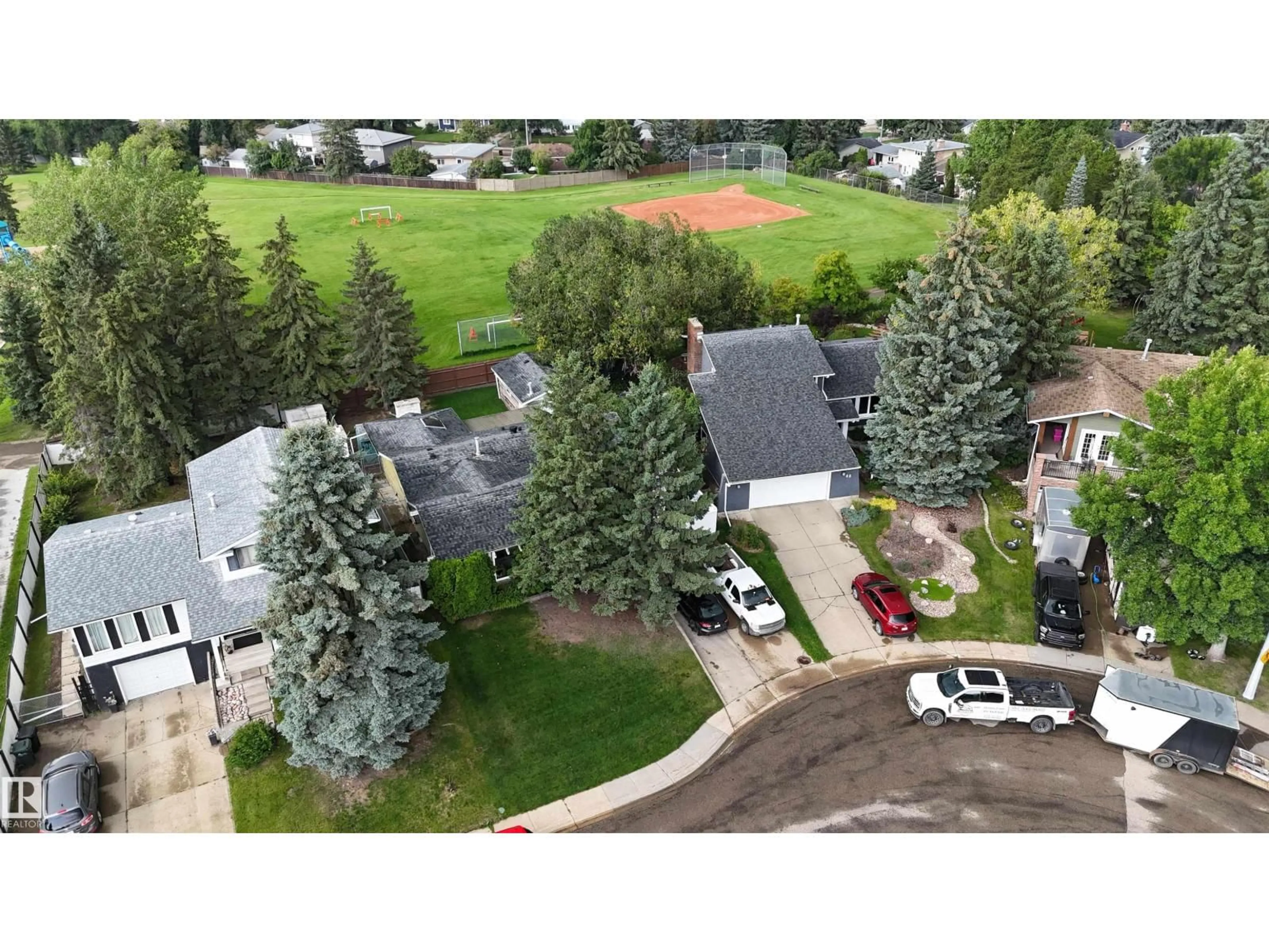 A pic from outside/outdoor area/front of a property/back of a property/a pic from drone, mountain view for 40 GRANVILLE CR, Sherwood Park Alberta T8A3B8