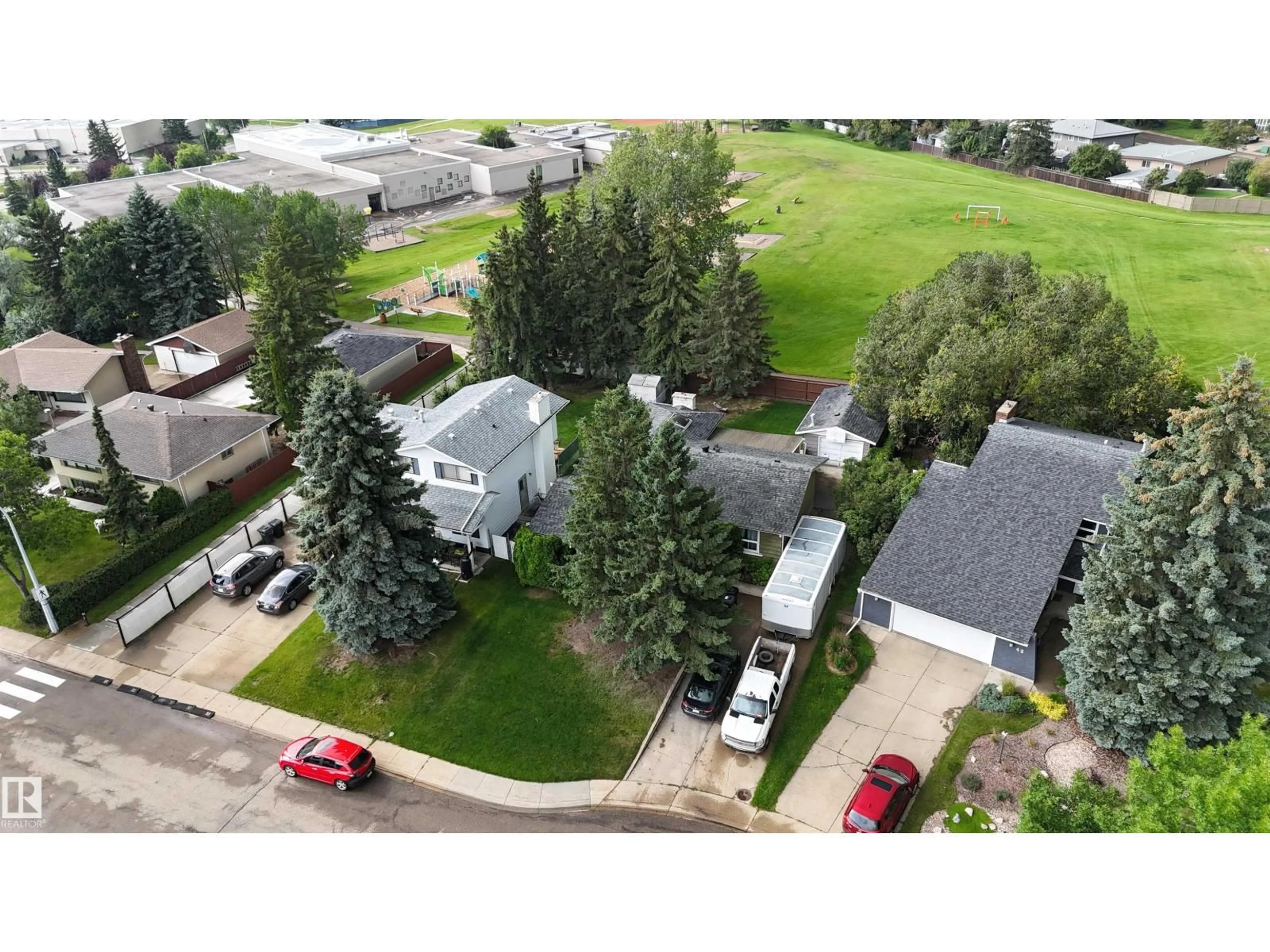 A pic from outside/outdoor area/front of a property/back of a property/a pic from drone, street for 40 GRANVILLE CR, Sherwood Park Alberta T8A3B8