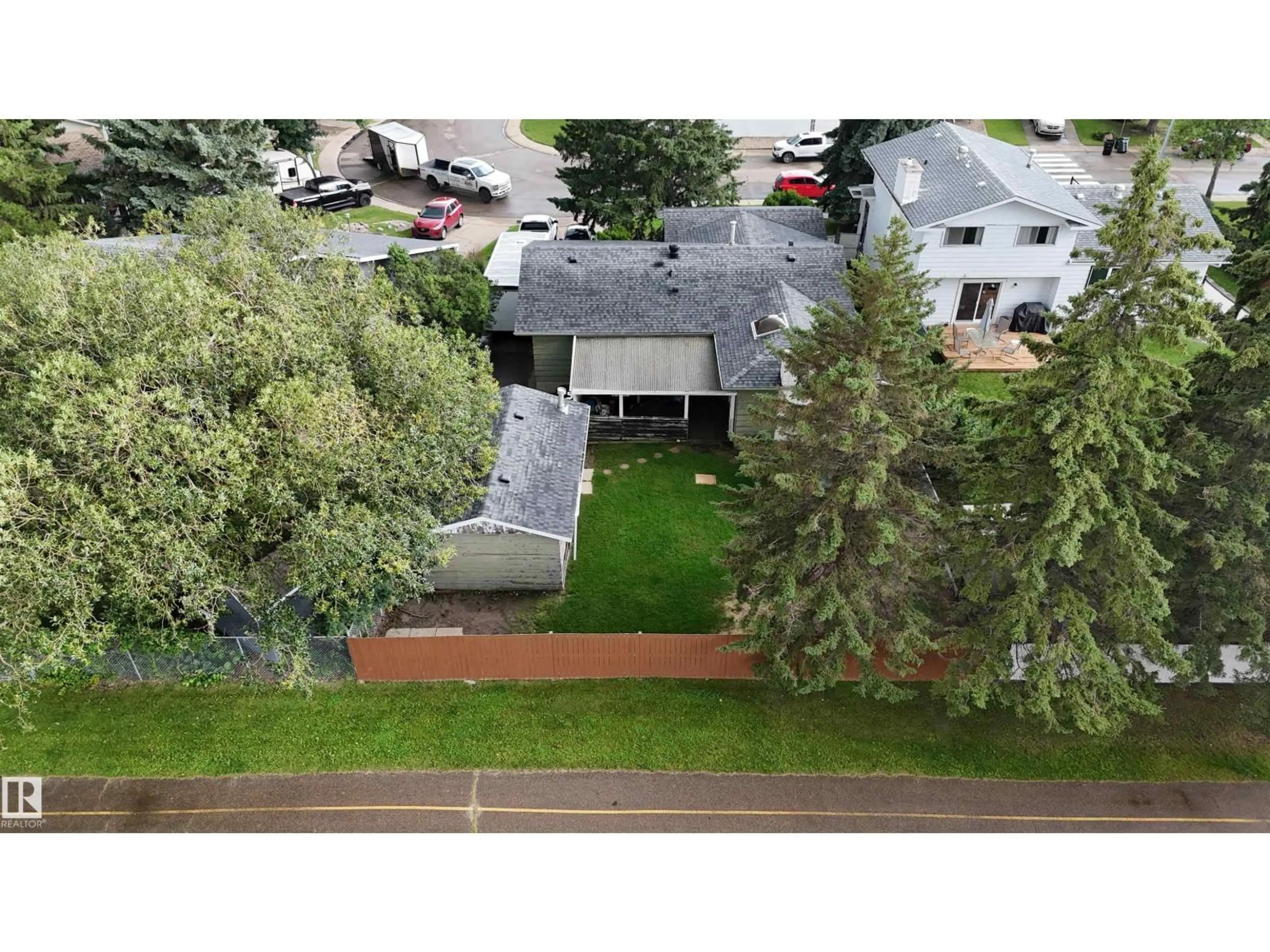 A pic from outside/outdoor area/front of a property/back of a property/a pic from drone, unknown for 40 GRANVILLE CR, Sherwood Park Alberta T8A3B8