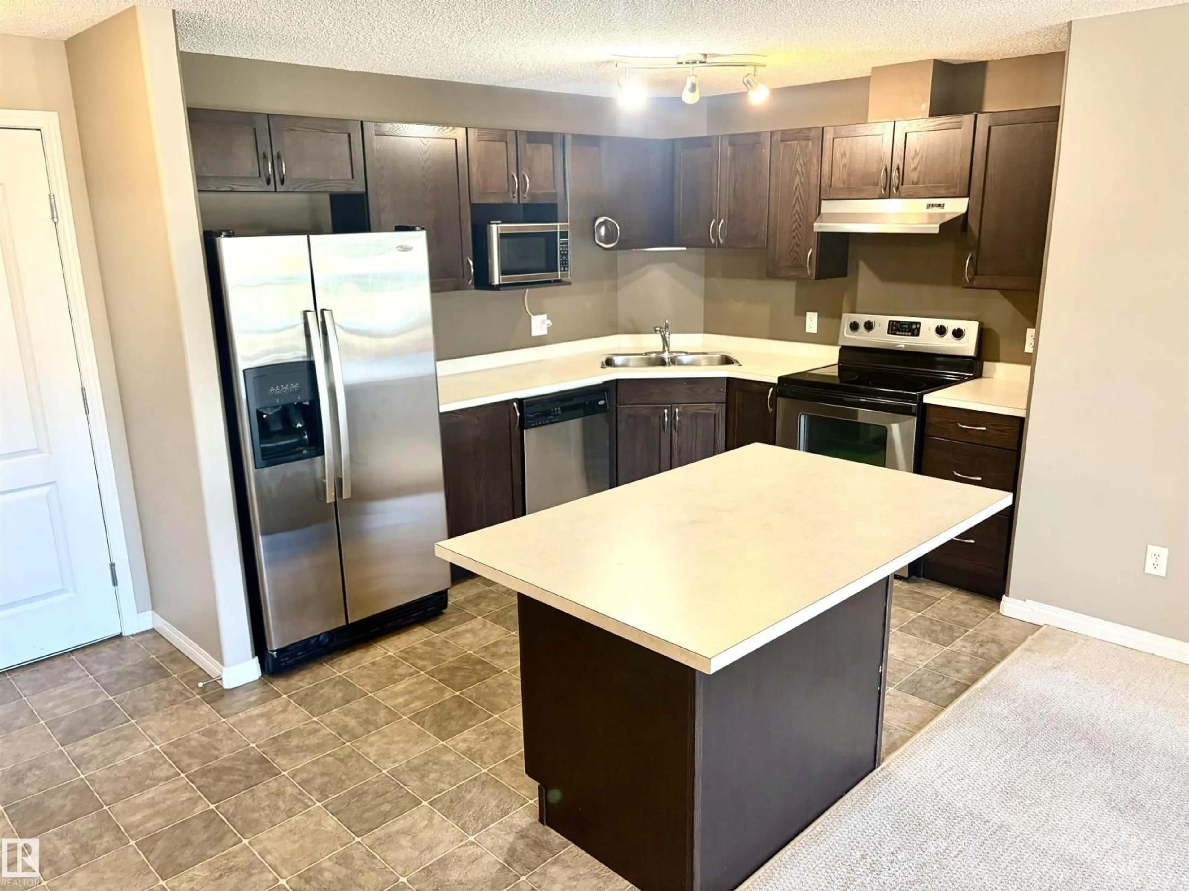 Open concept kitchen, unknown for 1304 SIMPSON DR, Edmonton Alberta T6R0N2