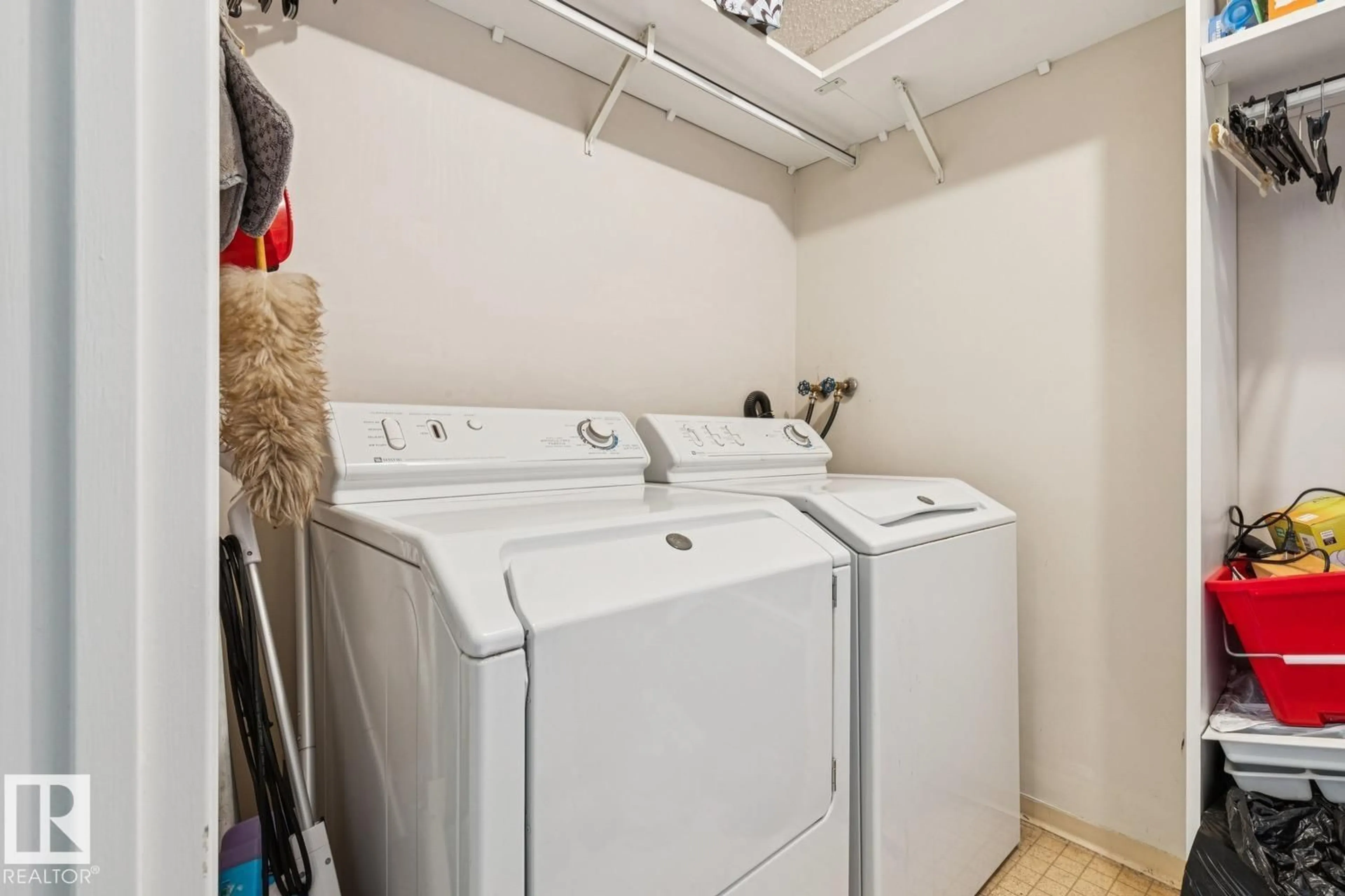 Laundry room for 9929 - 905 113 ST, Edmonton Alberta T5K2N9